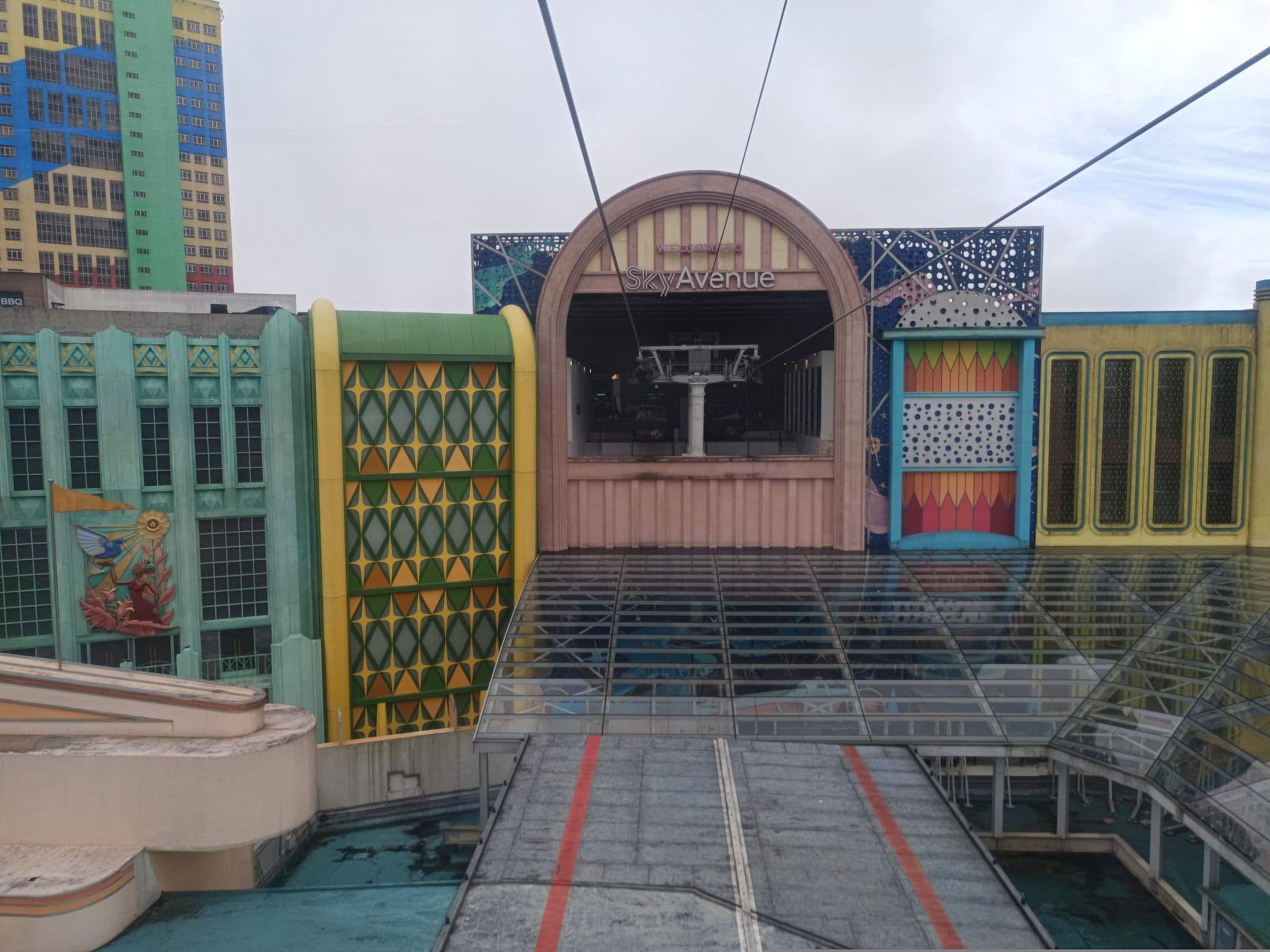 Street view near first,world hotel tower 2, level 14 835, Kampung Bukit Tinggi, Bentong — © YikQin (CC BY-SA · Mapillary)