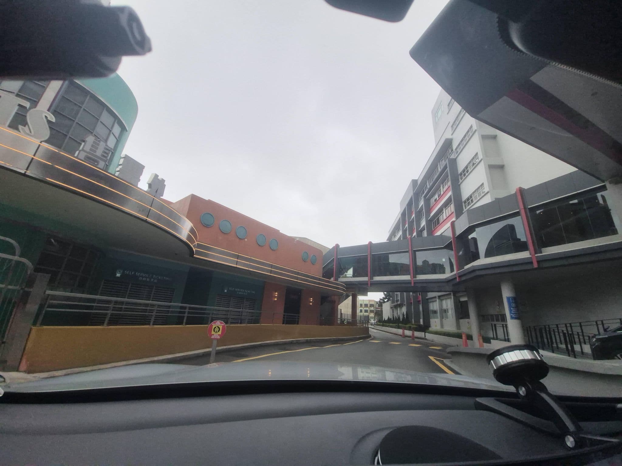 Street view near First World Hotel Tower2 Room 1975, Kampung Bukit Tinggi, Bentong — © lin_wang (CC BY-SA · Mapillary)