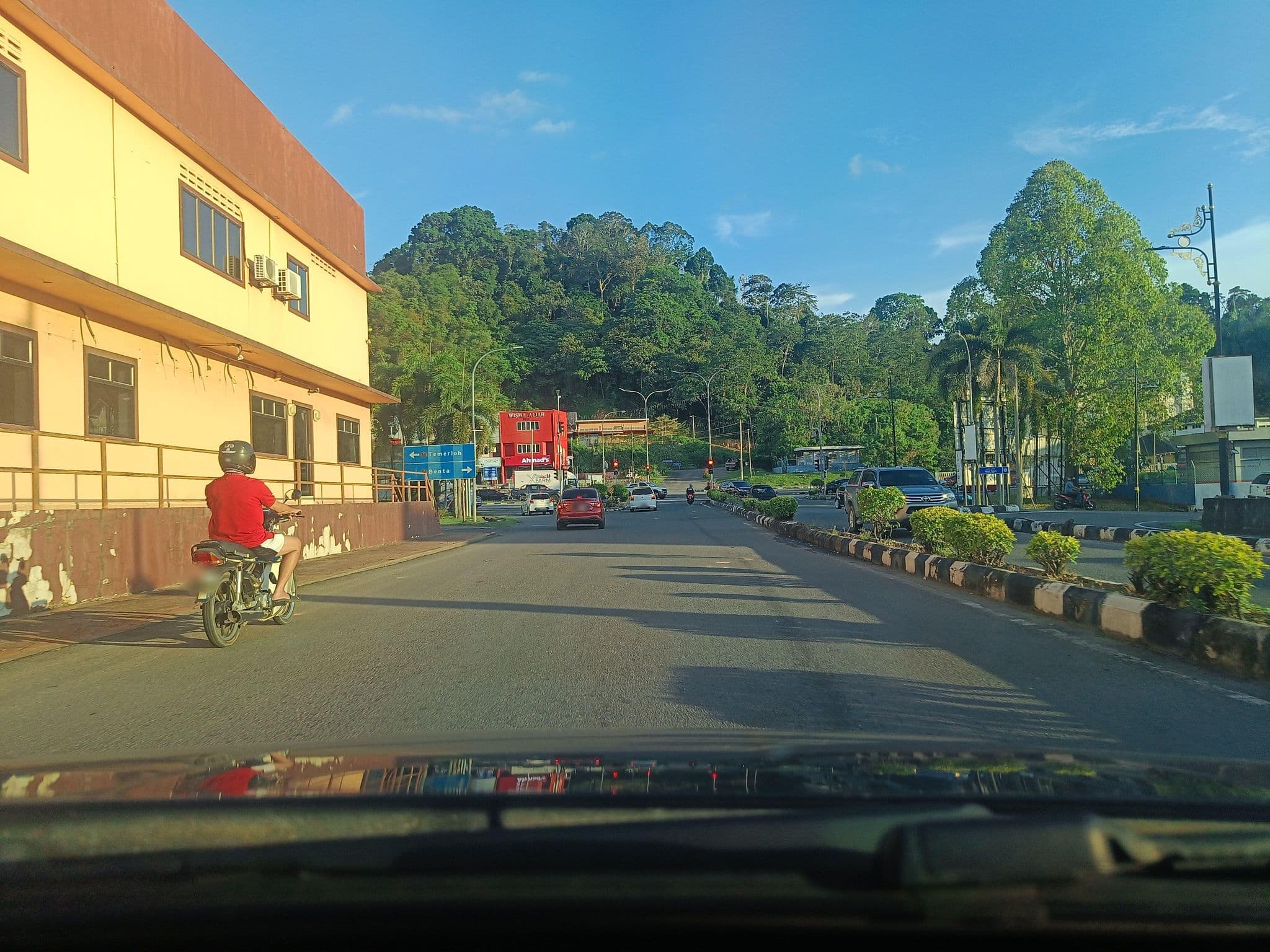 Street view near Hotel Sakura, Jerantut — © NSalleh (CC BY-SA · Mapillary)