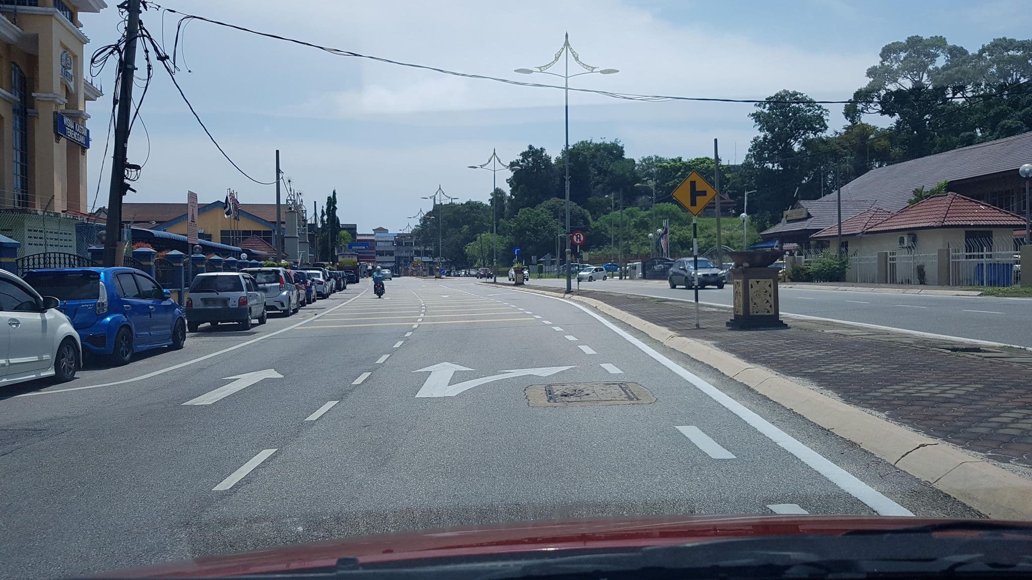 Street view near Dewan Alamanda, Felda Resident Kuala Terengganu, Kuala Terengganu — © aaronshenhao (CC BY-SA · Mapillary)