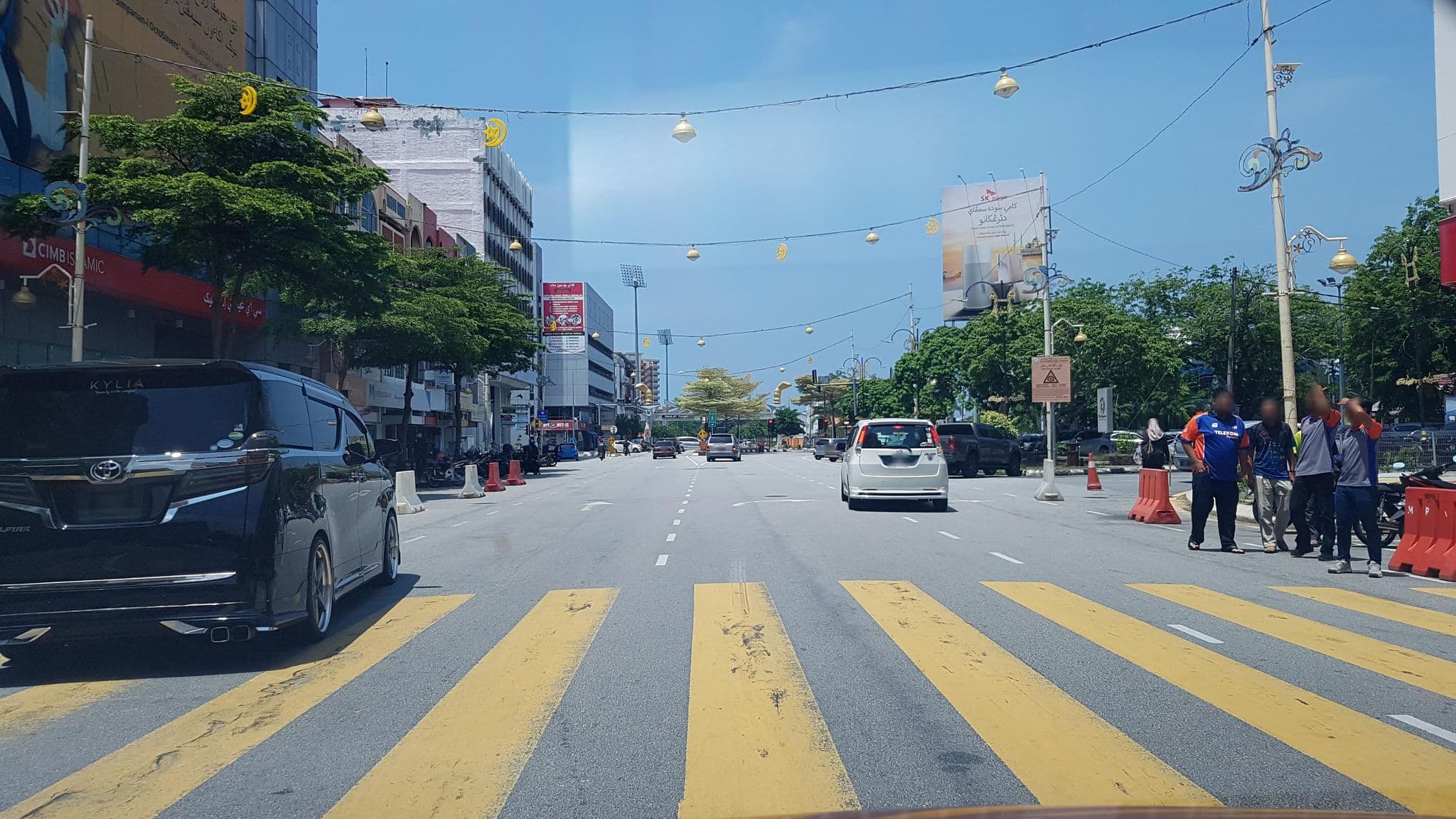Street view near hotel warisan, Kuala Terengganu — © aaronshenhao (CC BY-SA · Mapillary)