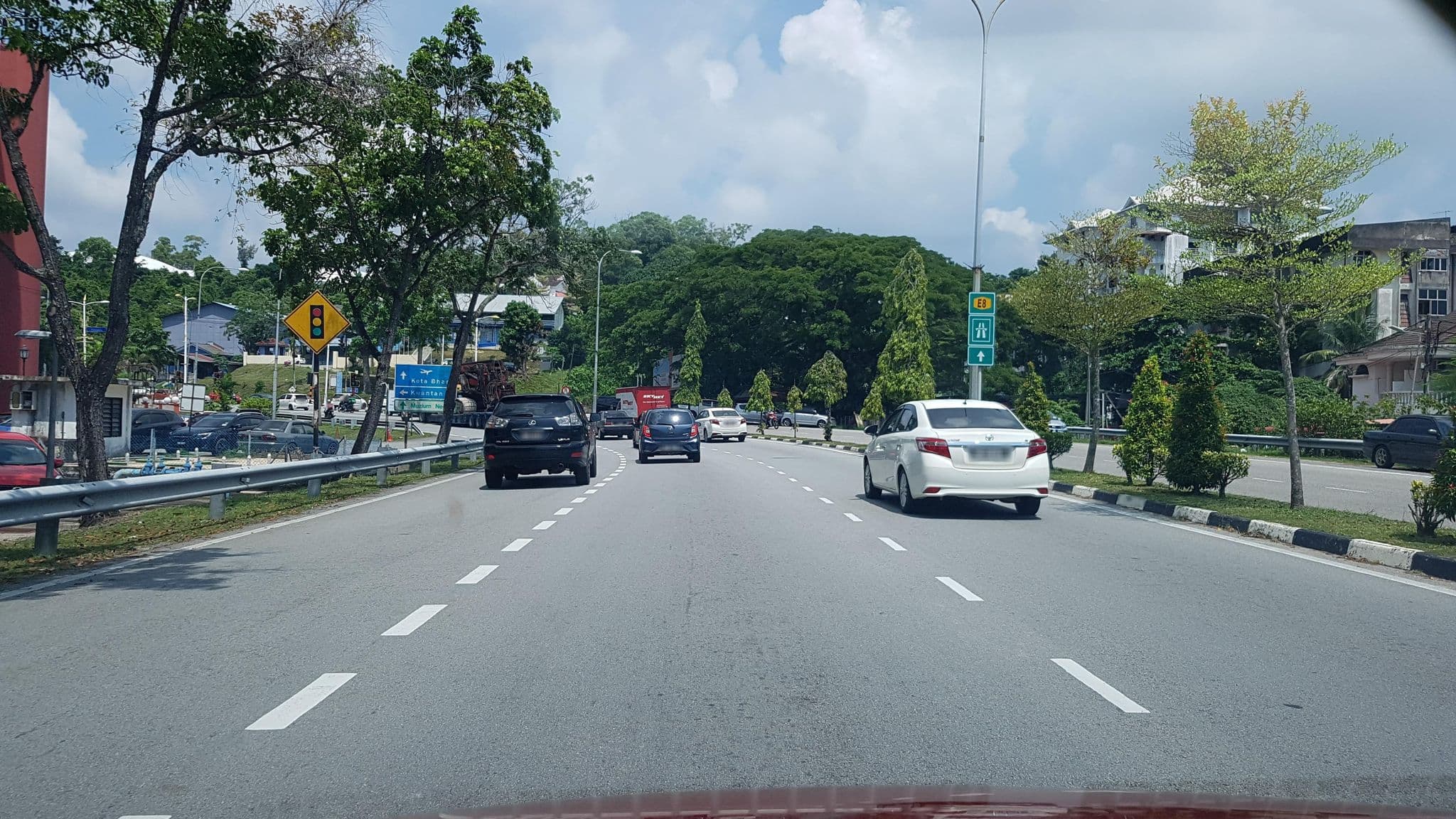Street view near Ten Inn, Kuala Terengganu — © aaronshenhao (CC BY-SA · Mapillary)