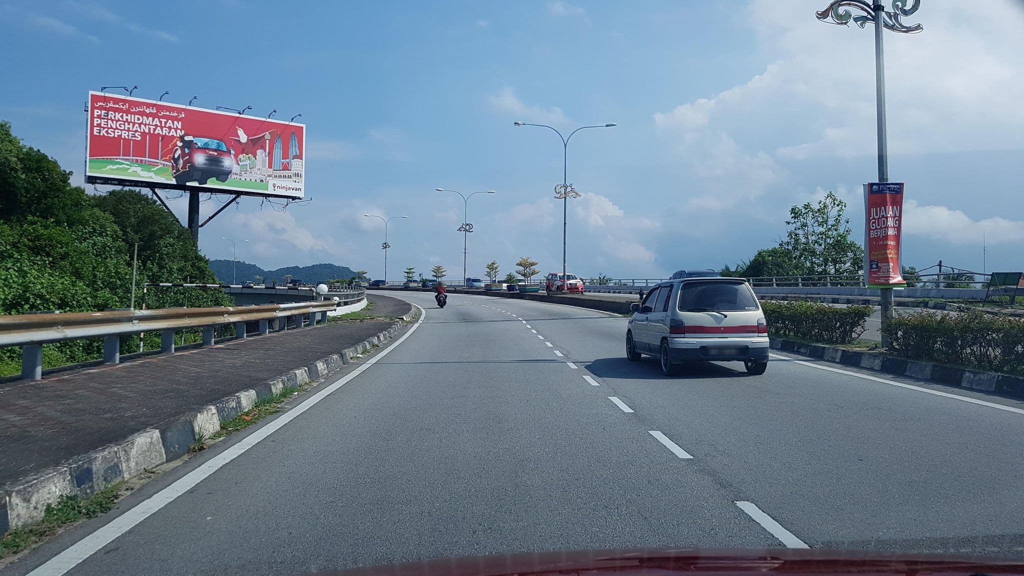 Street view near Qurata Hotel, Kuala Terengganu — © aaronshenhao (CC BY-SA · Mapillary)