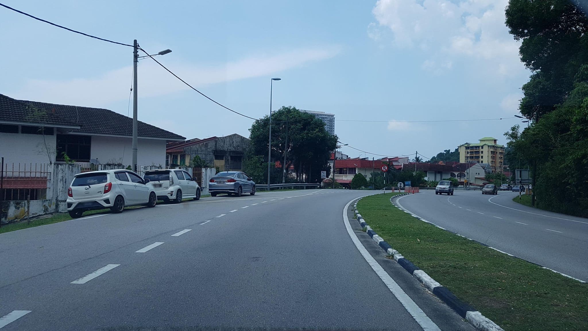 Street view near Hotel Kenangan, Kuala Terengganu — © aaronshenhao (CC BY-SA · Mapillary)