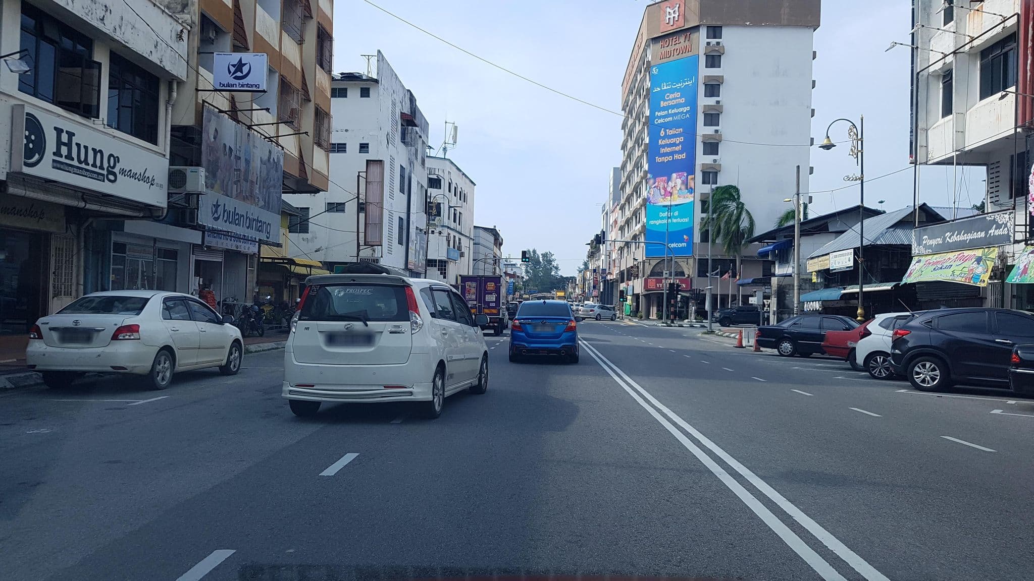 Street view near Hati Zati, Kuala Terengganu — © aaronshenhao (CC BY-SA · Mapillary)