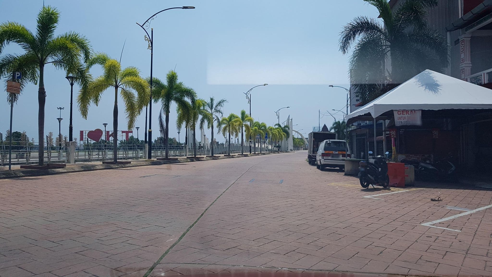 Street view near Hotel Decentraland, Kuala Terengganu — © aaronshenhao (CC BY-SA · Mapillary)
