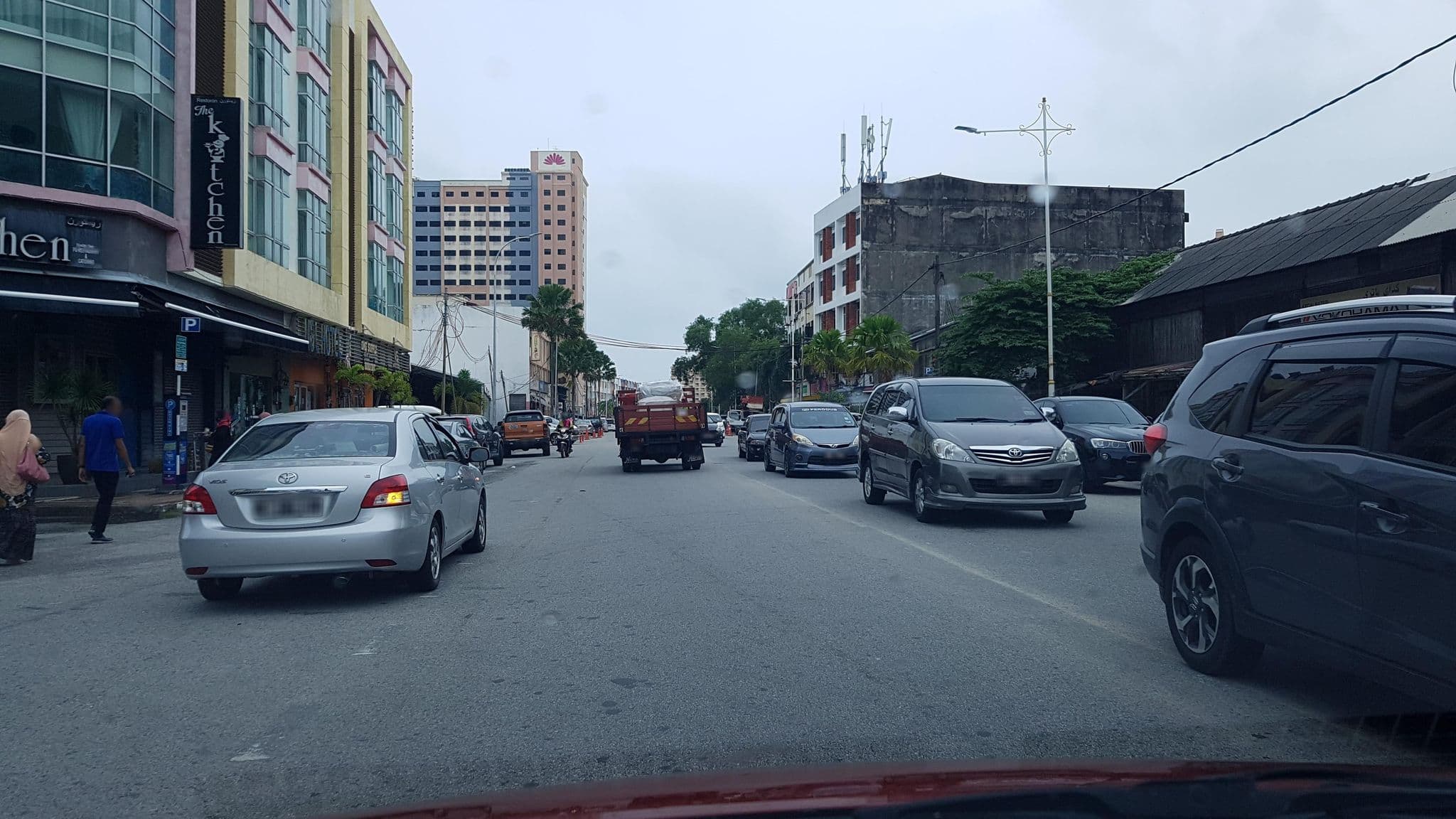 Street view near Jala Mas Cafe, Hotel Grand Continental, K.Terengganu, Kuala Terengganu — © aaronshenhao (CC BY-SA · Mapillary)