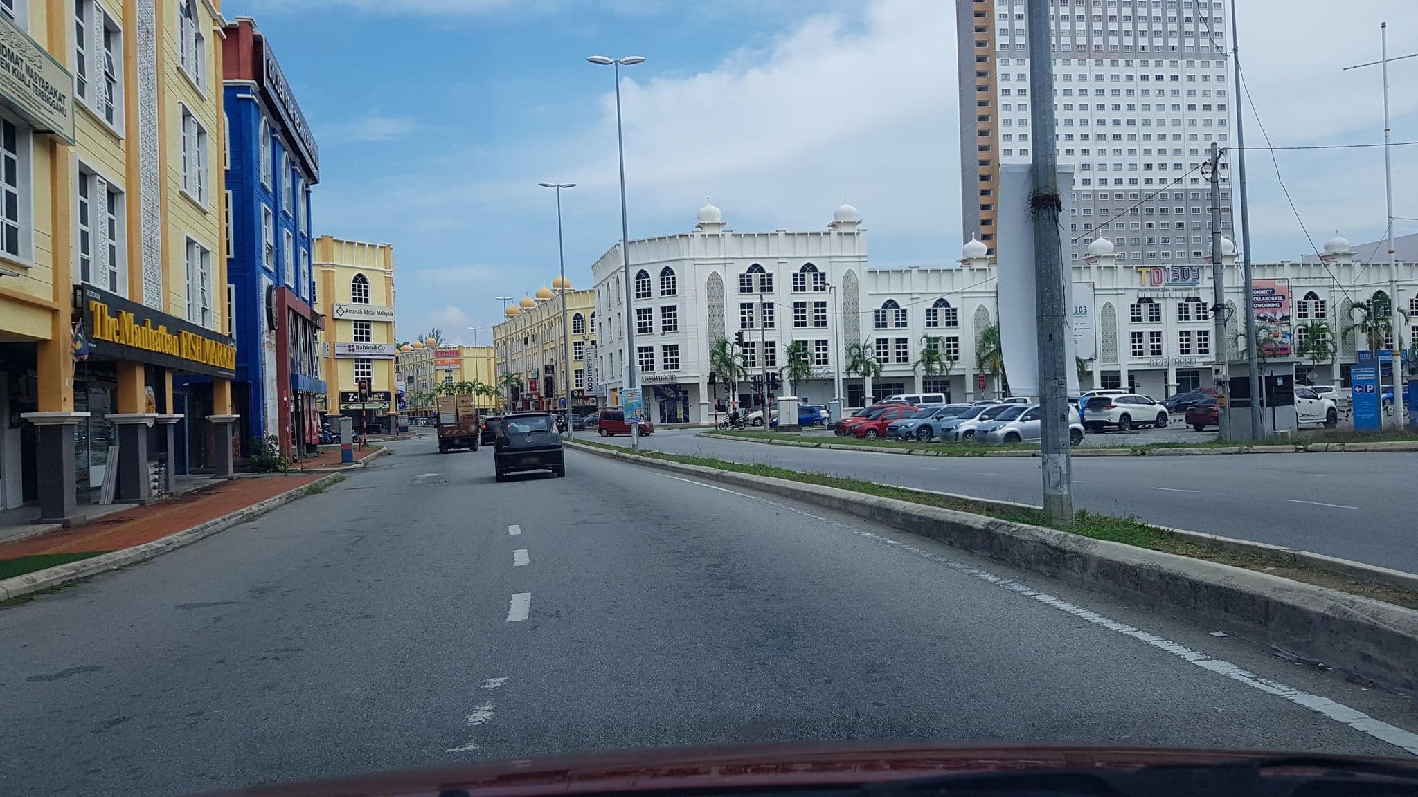 Street view near level 10, Tg. Vista Hotel, Kuala Terengganu — © aaronshenhao (CC BY-SA · Mapillary)