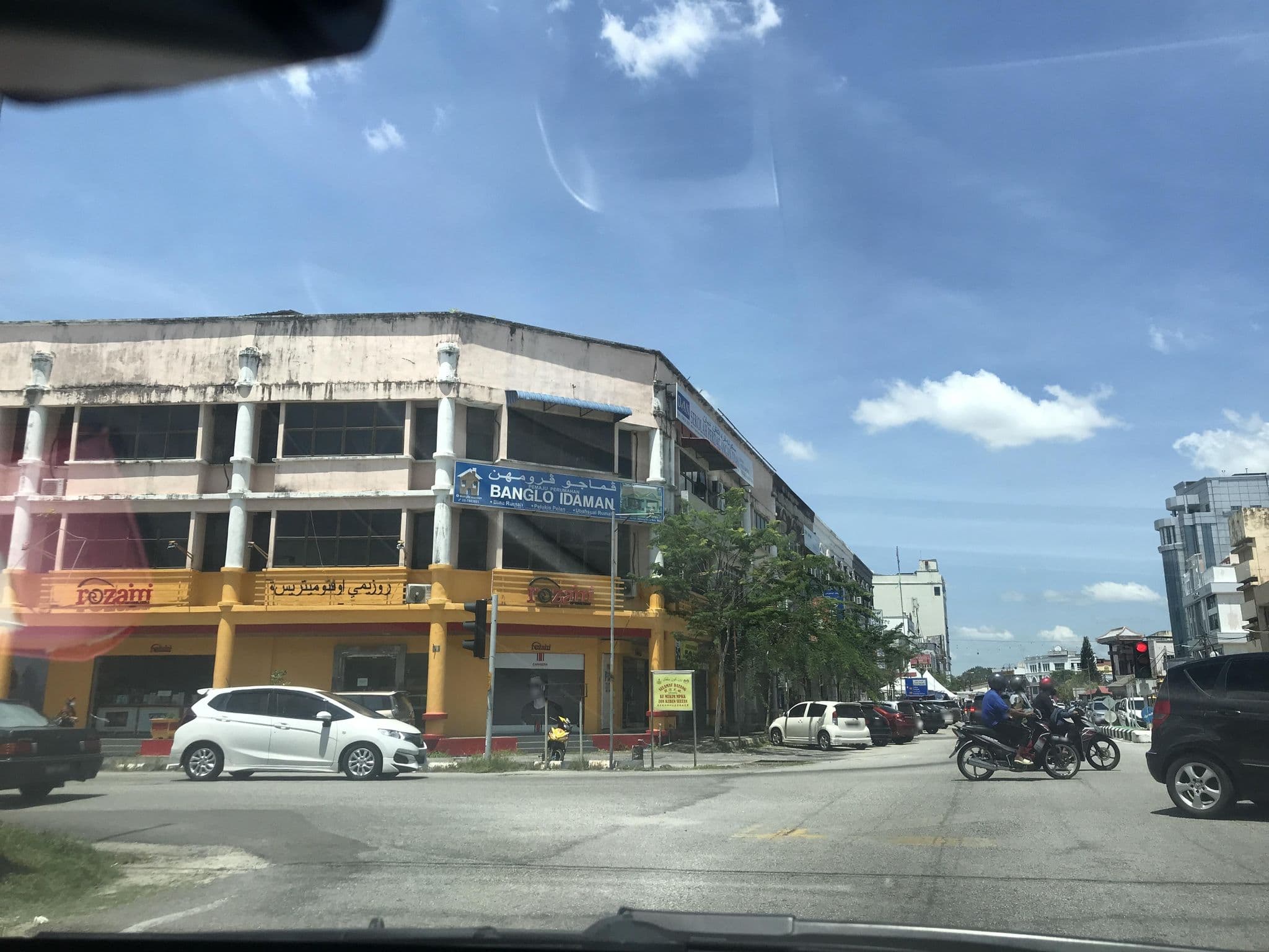 Street view near The Flora Place Hotel, Kota Bahru Kelantan, Kota Bharu — © Jeddy (CC BY-SA · Mapillary)
