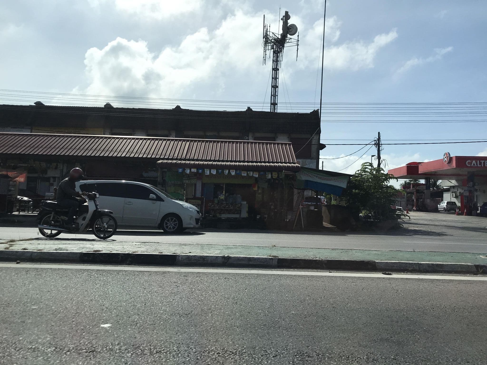 Street view near Holiday Villa (Gym & Pool), Kampung Wakaf Sku — © Jeddy (CC BY-SA · Mapillary)