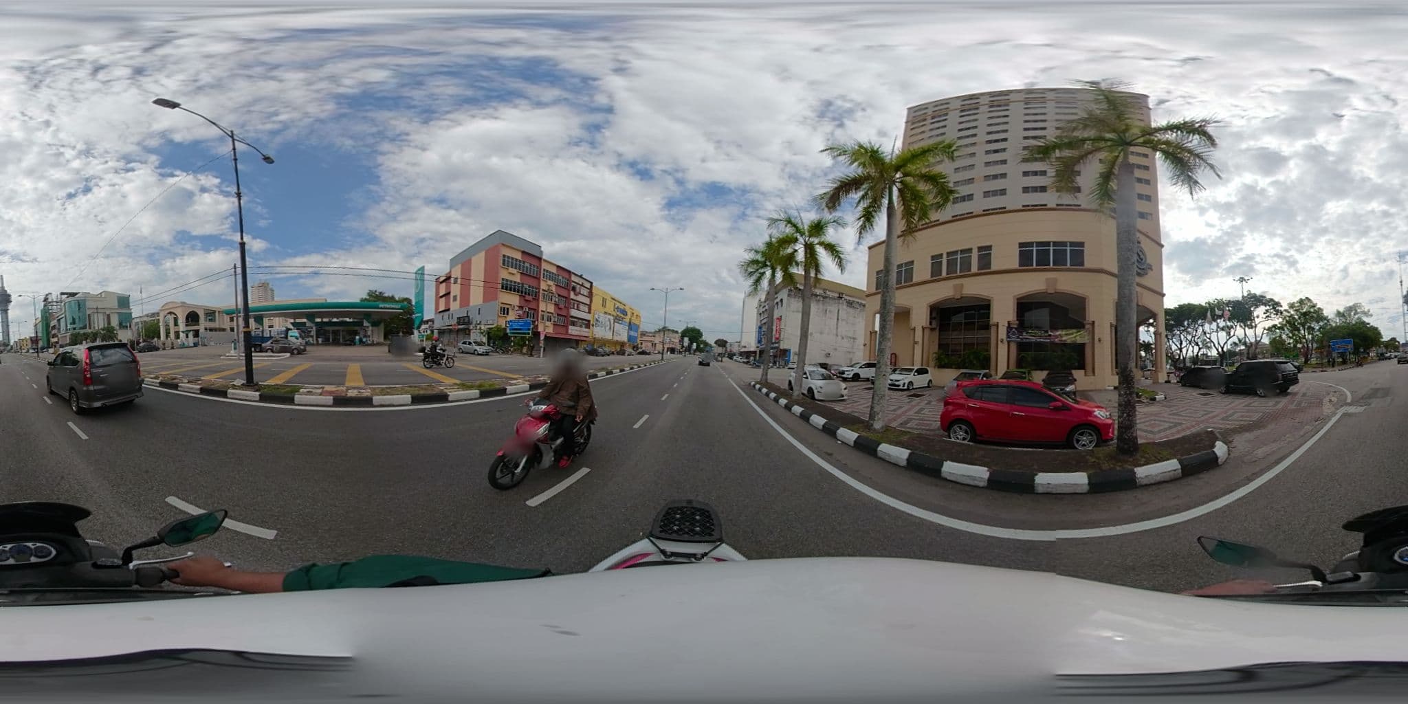 Street view near Swimming Pool Shahzan Inn, Kuantan — © faizmahabob (CC BY-SA · Mapillary)