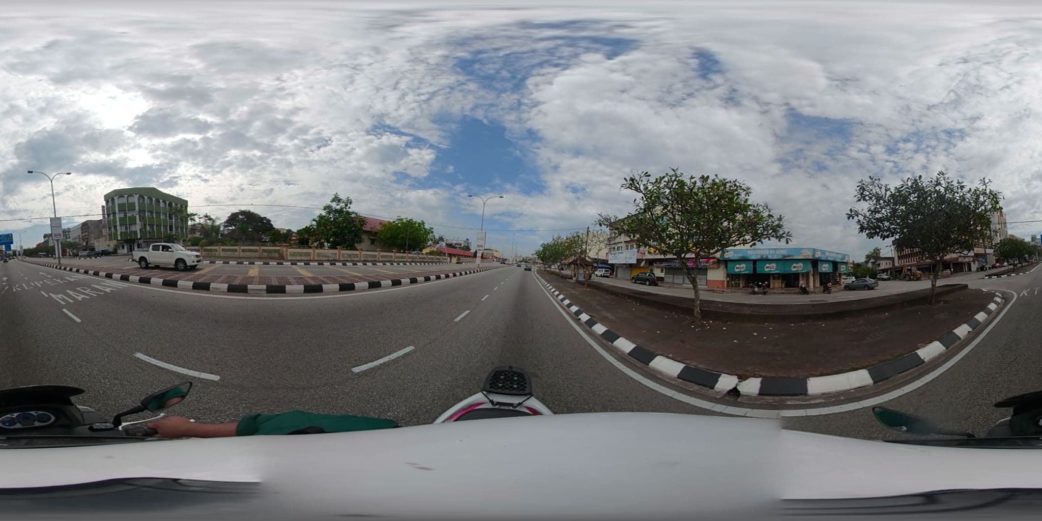 Street view near Hotel D'LUXE, Kuantan — © faizmahabob (CC BY-SA · Mapillary)