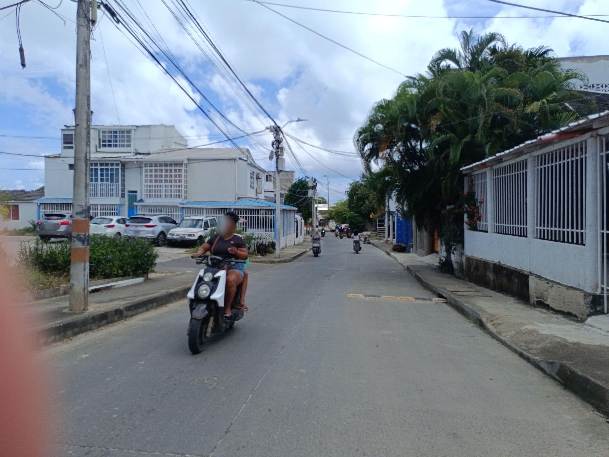 Street view near Ap Hilal, San Andrés — © bluealmondhostel (CC BY-SA · Mapillary)