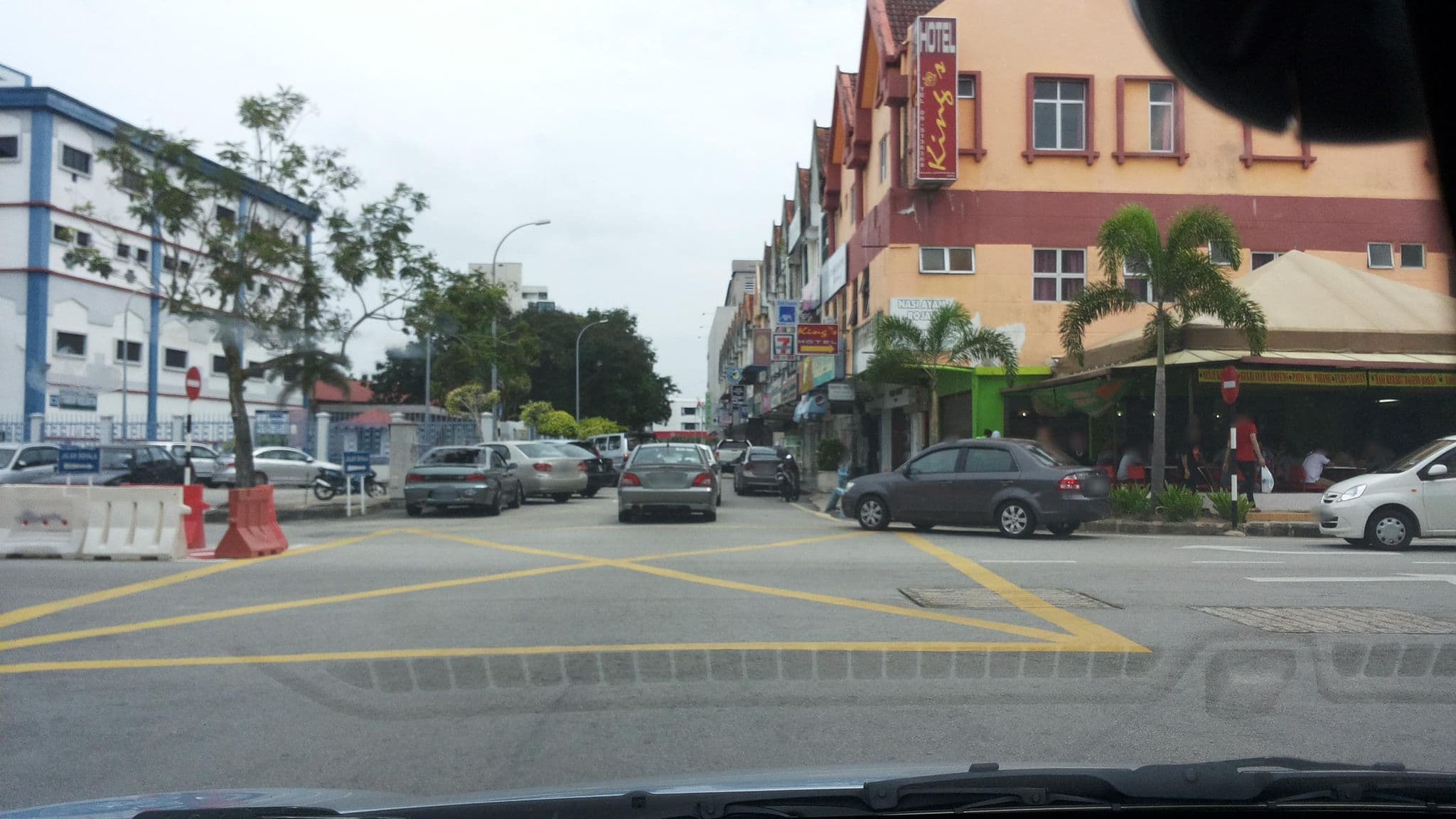 Street view near King's Hotel, Kuantan — © roadroid (CC BY-SA · Mapillary)
