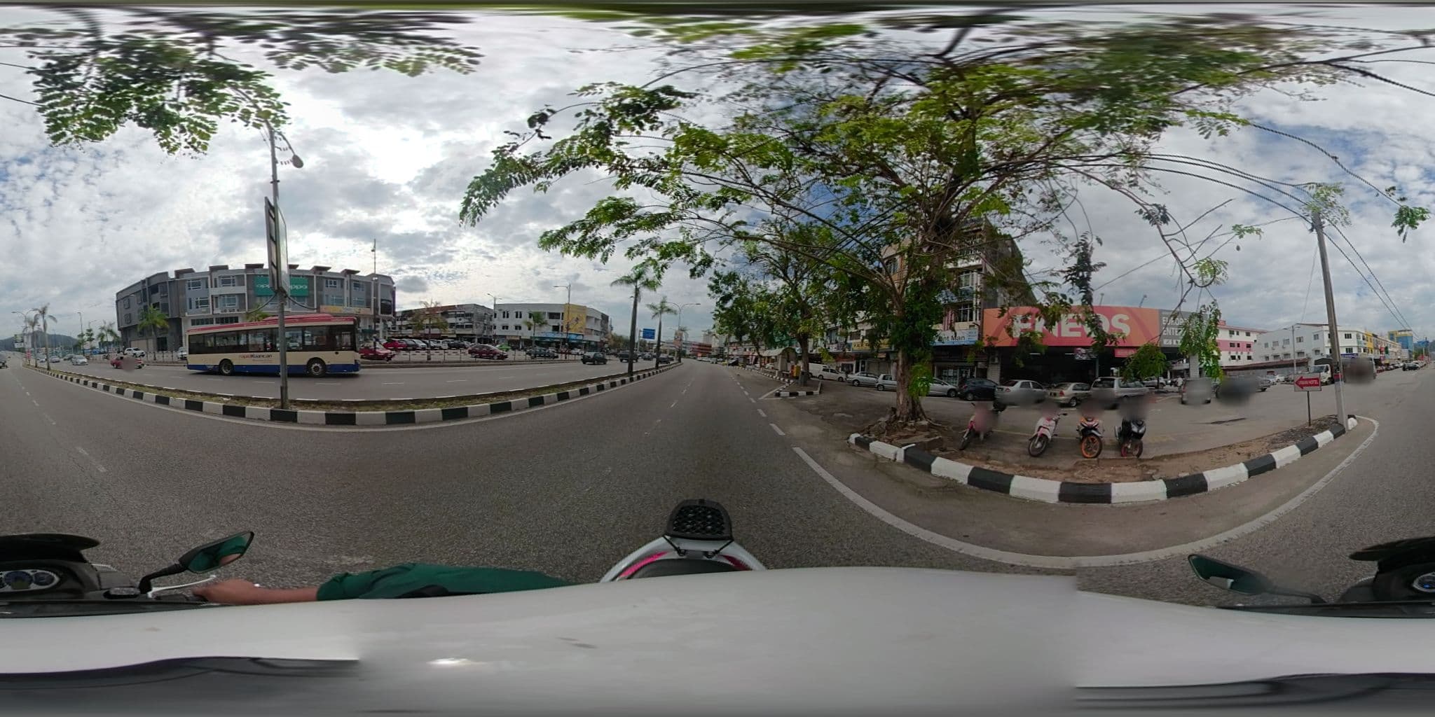 Street view near heng yap hotel, Kuantan — © faizmahabob (CC BY-SA · Mapillary)