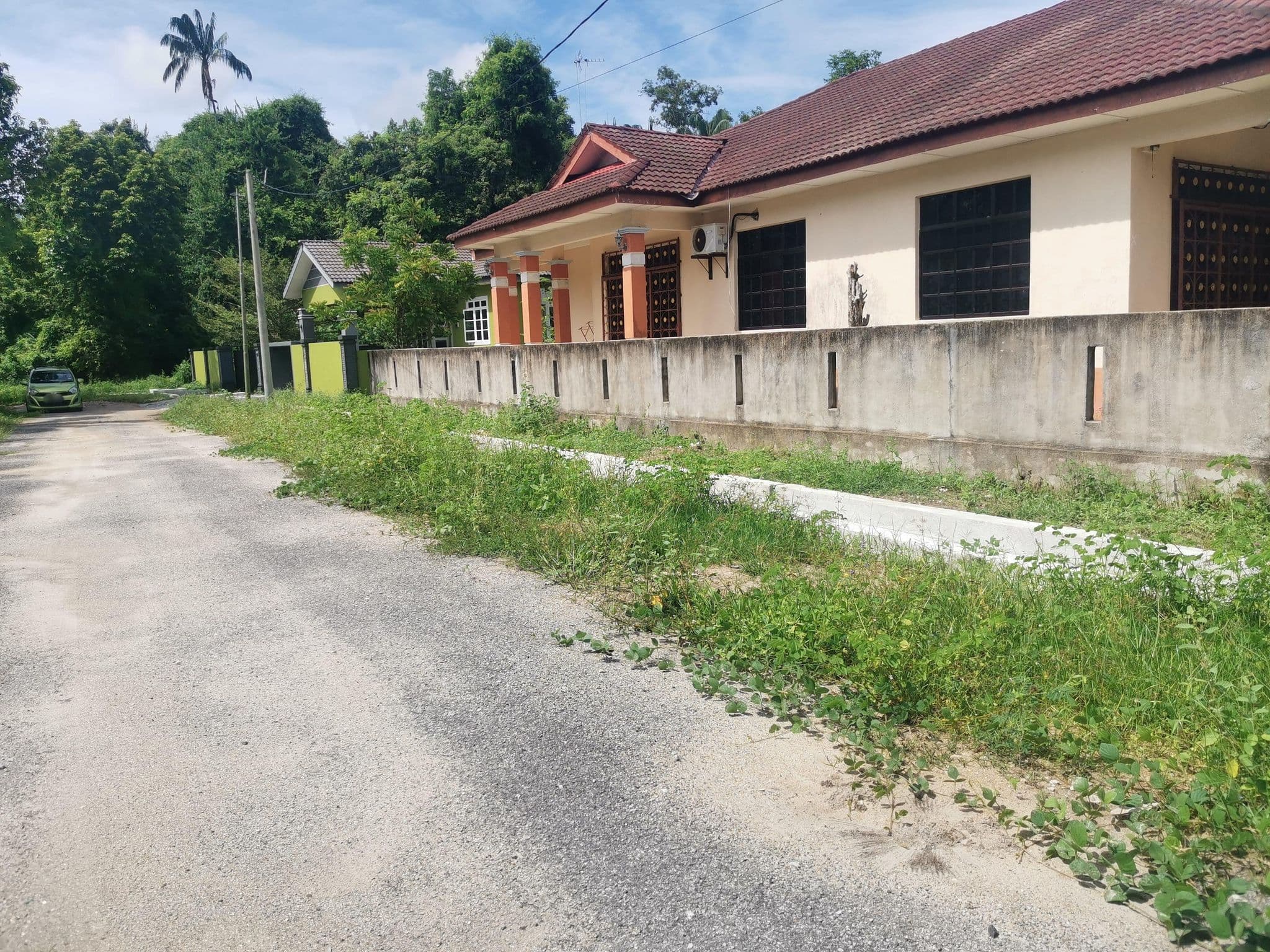 Street view near Peramu Budget Hotel Pahang DM, Pekan — © yungis84 (CC BY-SA · Mapillary)