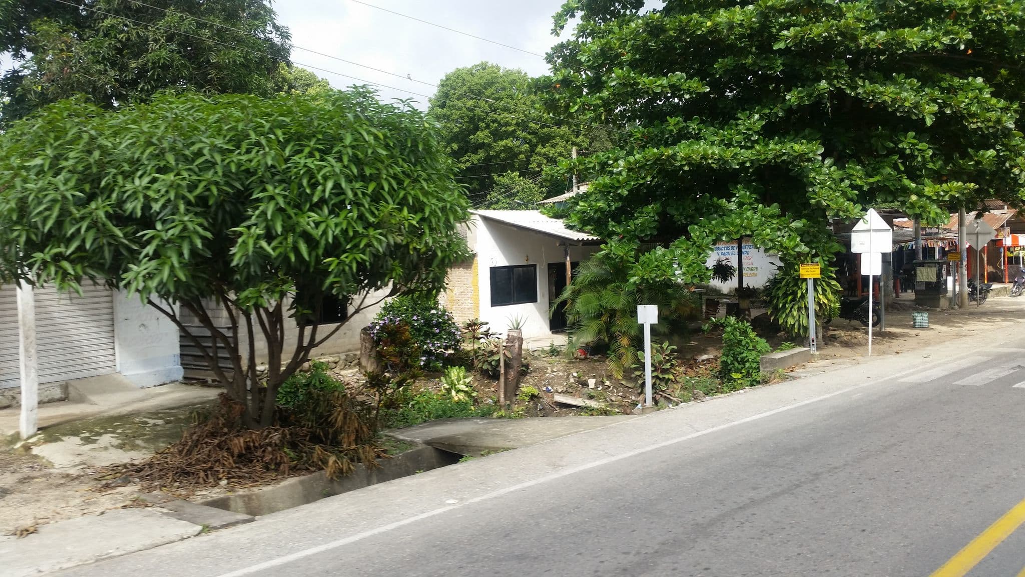 Street view near Hostel Dantu's, Santa Marta