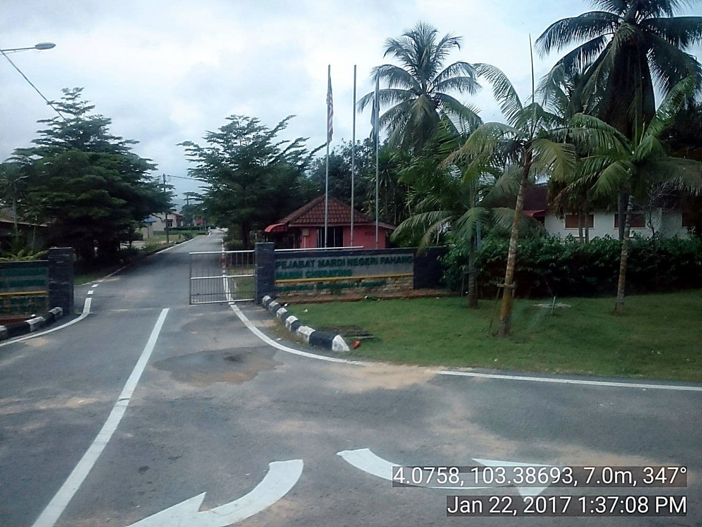 Street view near Cherating Bayview Resort, Neram Satu — © acai (CC BY-SA · Mapillary)