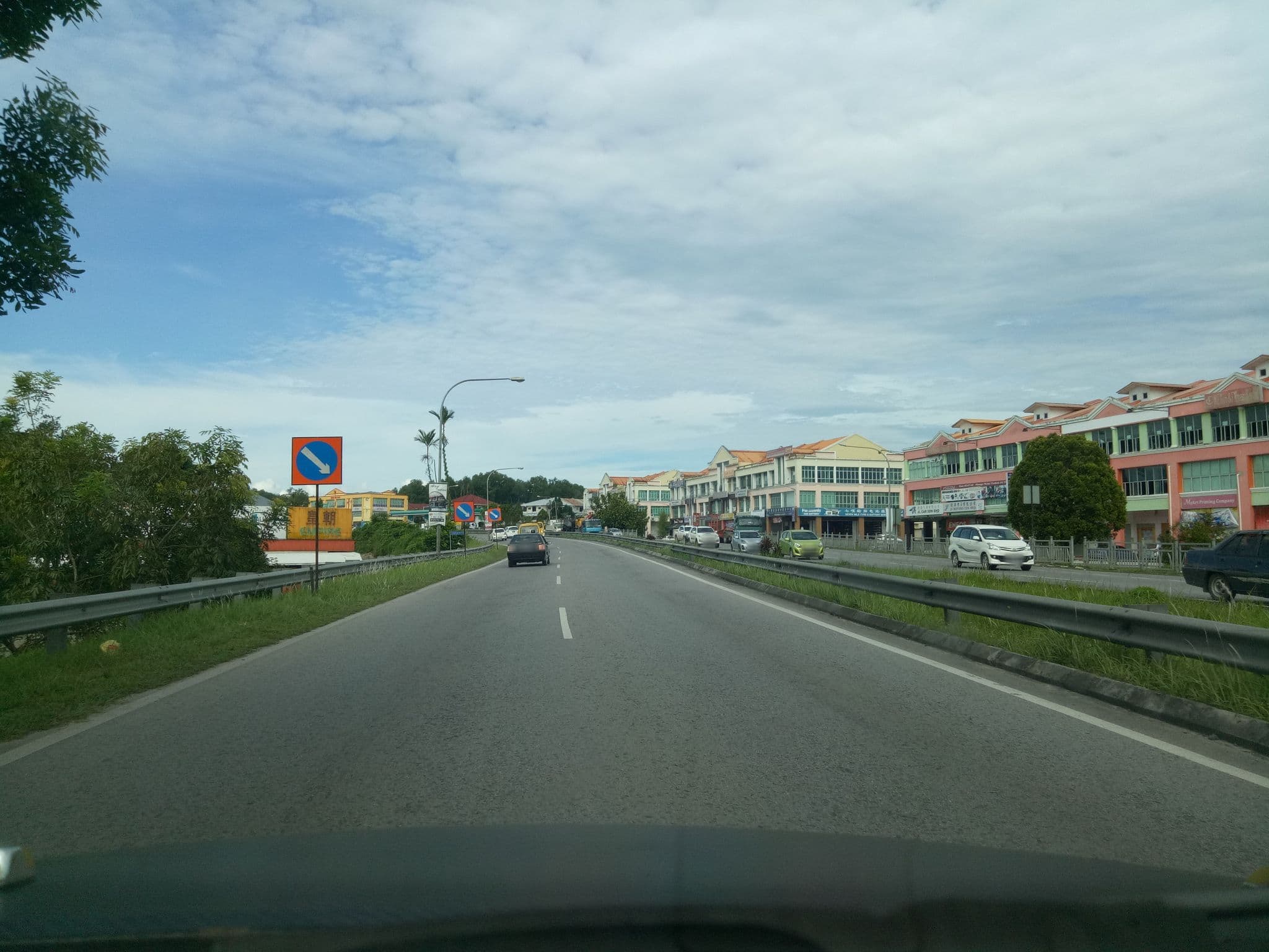 Street view near Crystal Inn, Kuching — © morgana88 (CC BY-SA · Mapillary)