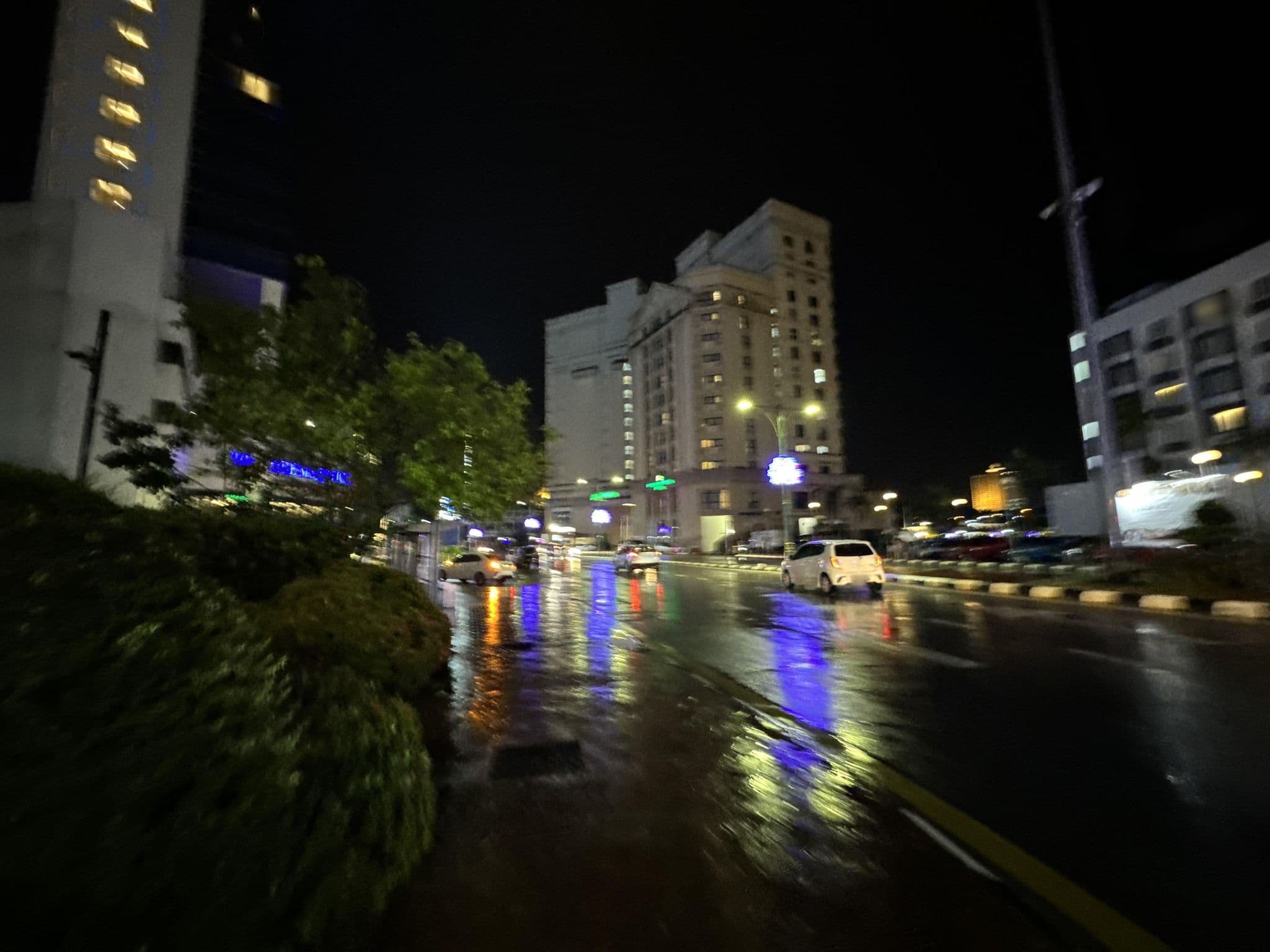 Street view near Level 7 Riverside Majestic Hotel, Kuching — © filipb (CC BY-SA · Mapillary)