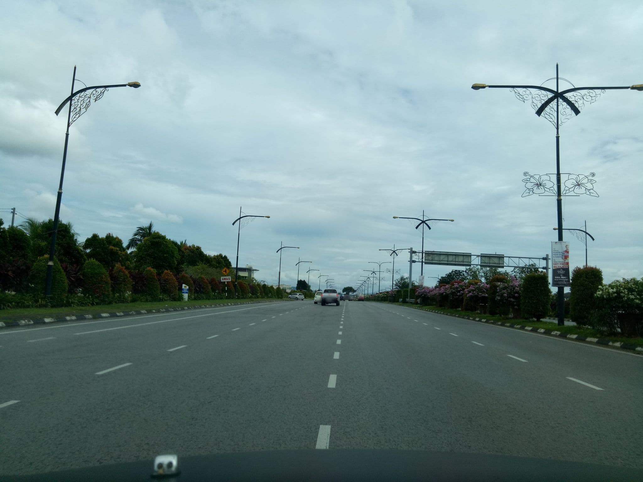 Street view near Staff Smoking Zon,Basement Level P1, Kuching — © morgana88 (CC BY-SA · Mapillary)