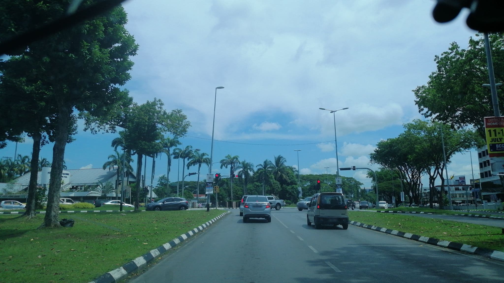 Street view near Dream City Hotel, Kuching — © addx (CC BY-SA · Mapillary)