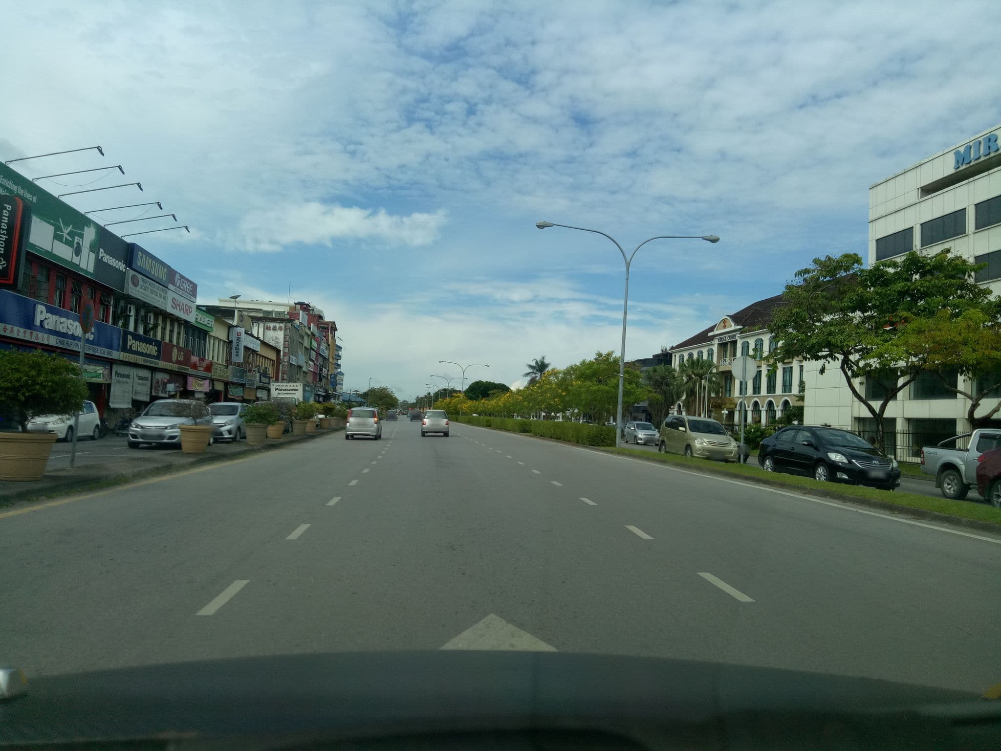 Street view near Suites 1908, Merdeka Palace, Kuching — © morgana88 (CC BY-SA · Mapillary)