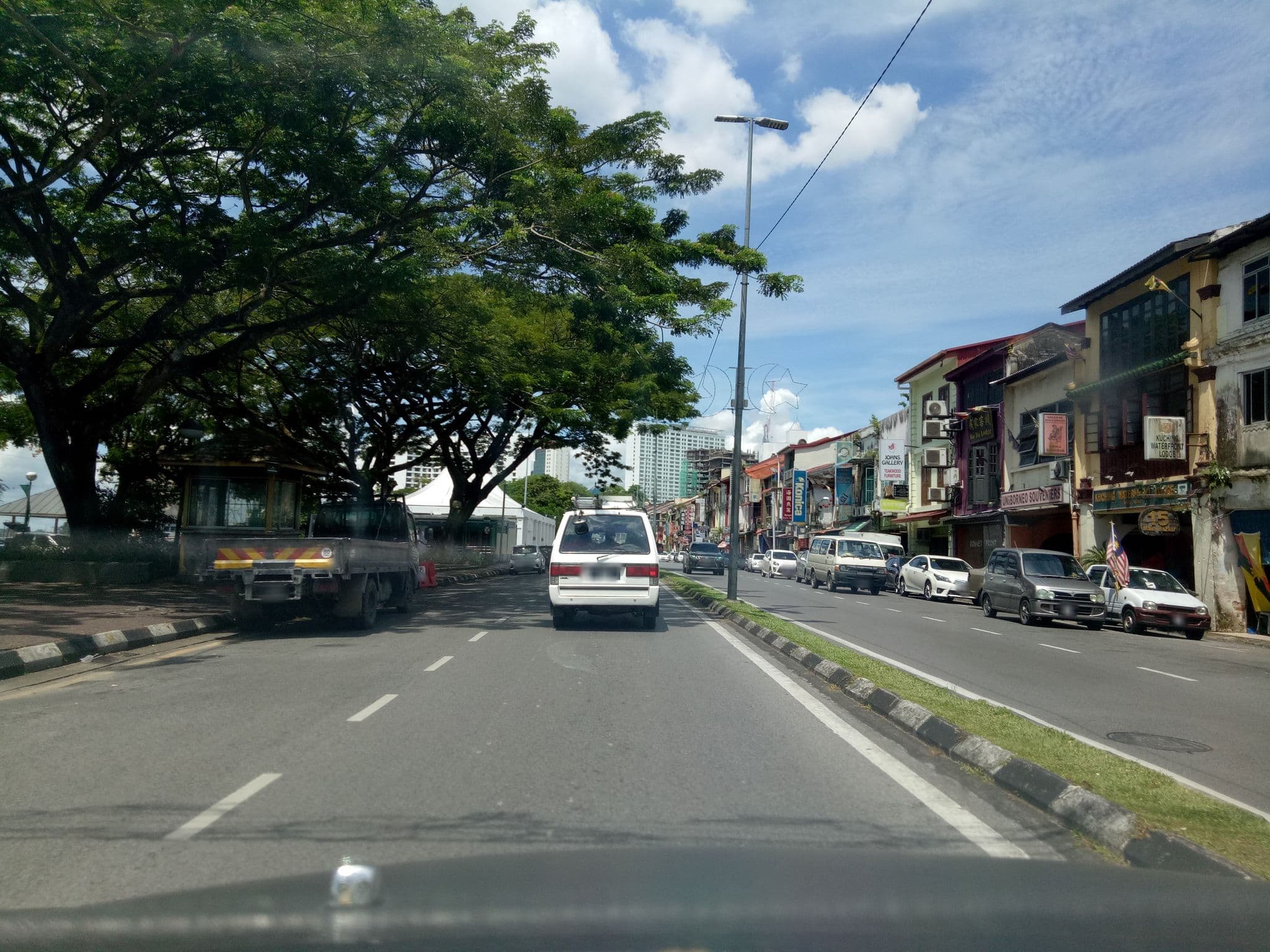 Street view near rafflesia lodge, Kuching — © ronny_mile (CC BY-SA · Mapillary)