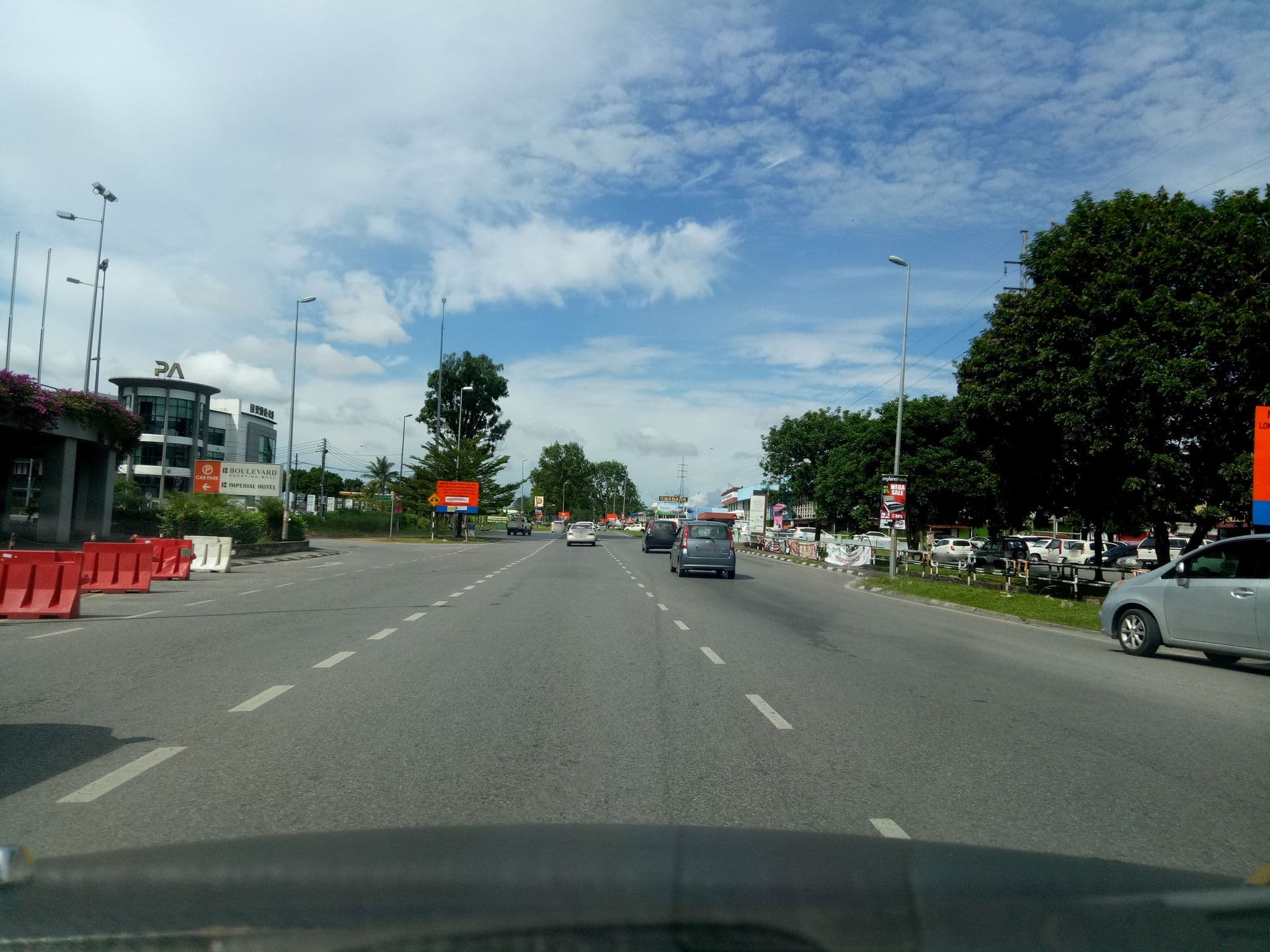 Street view near Imperial Hotel Lobby, Kuching — © morgana88 (CC BY-SA · Mapillary)