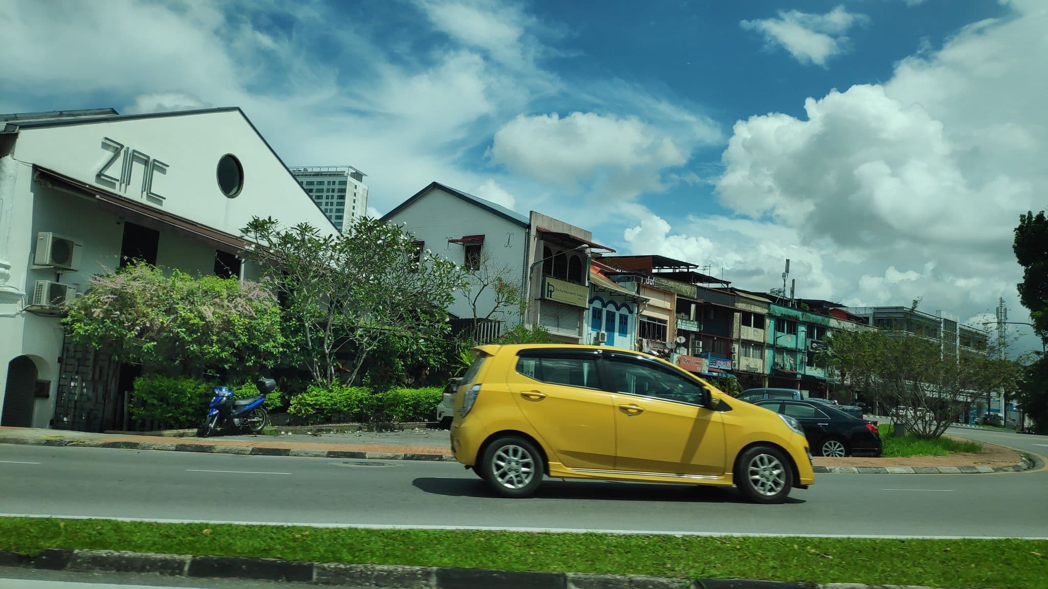 Street view near Borneo Tribal Lodge, Kuching — © raito (CC BY-SA · Mapillary)