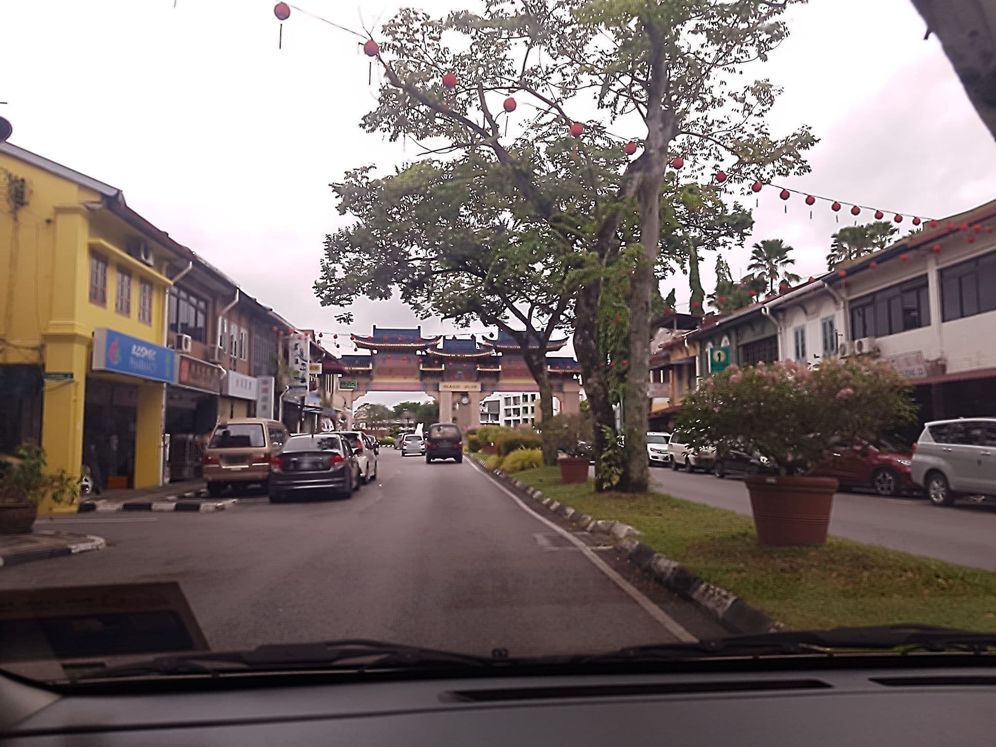 Street view near Beds Guesthouse, Kuching — © evelyn_kong (CC BY-SA · Mapillary)