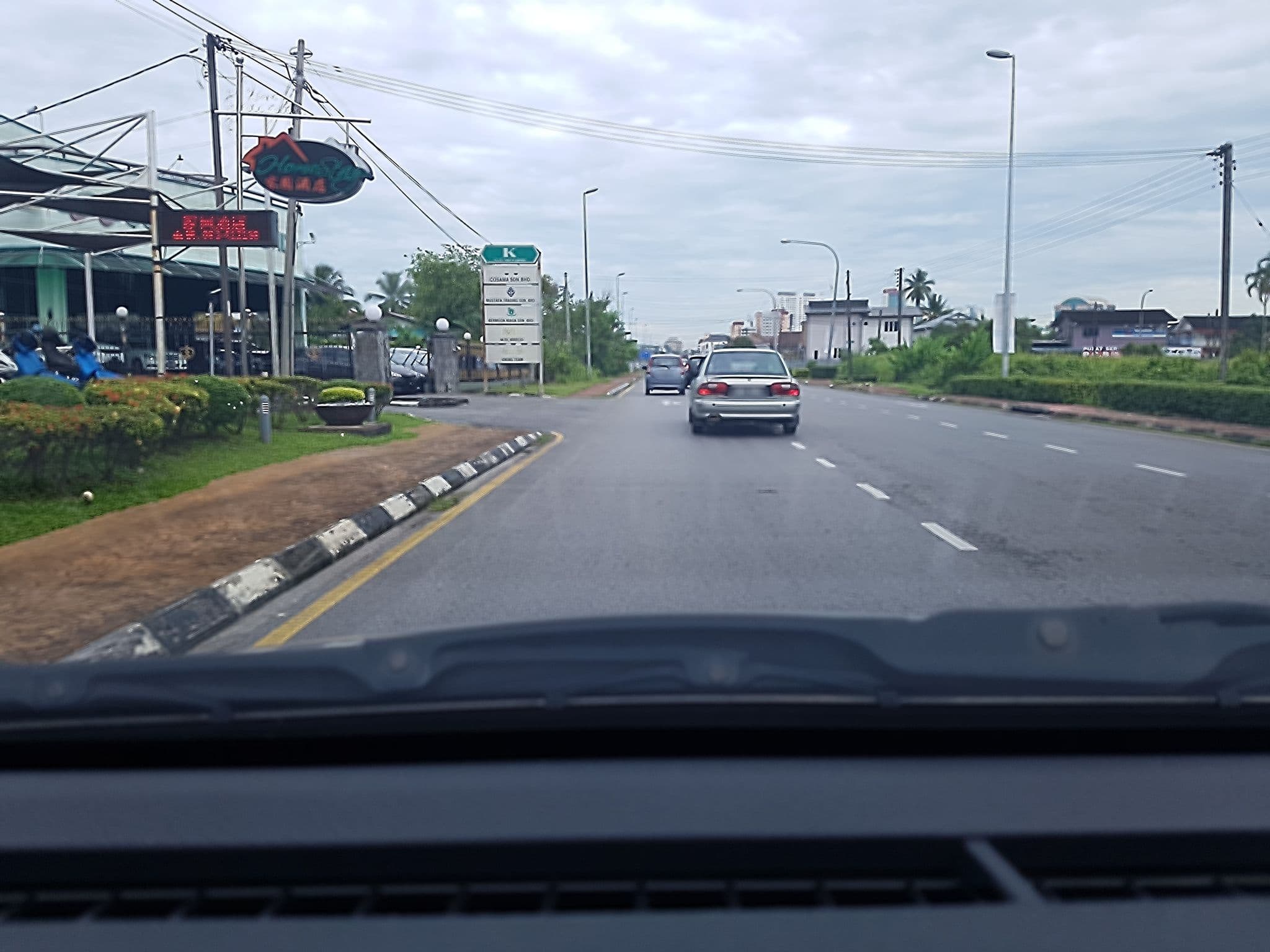 Street view near Home Stay Hotel, Kuching — © evelyn_kong (CC BY-SA · Mapillary)