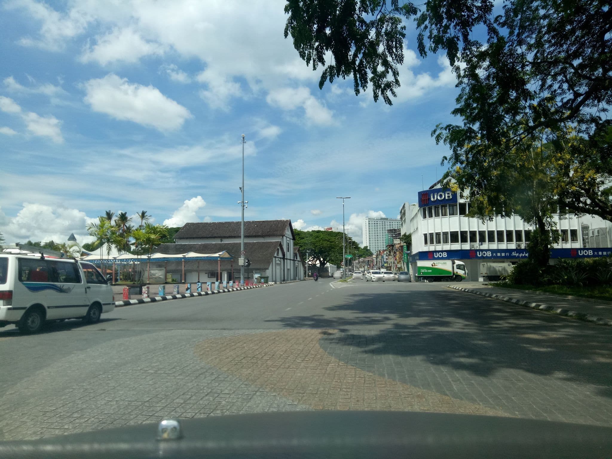 Street view near Anglican Guesthouse, Kuching — © ronny_mile (CC BY-SA · Mapillary)