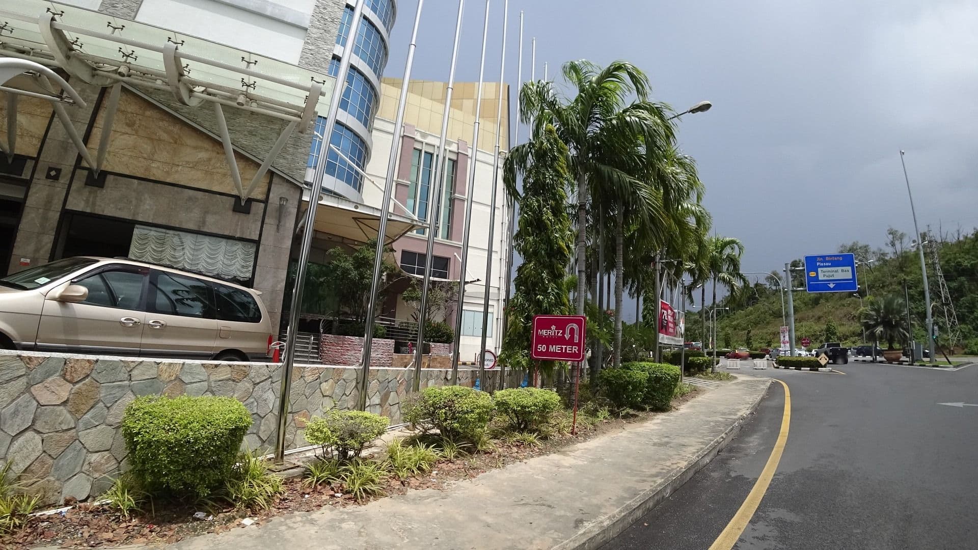 Street view near Mulu Cave a.k.a 109 @ Walk Inn, Miri — © raito (CC BY-SA · Mapillary)