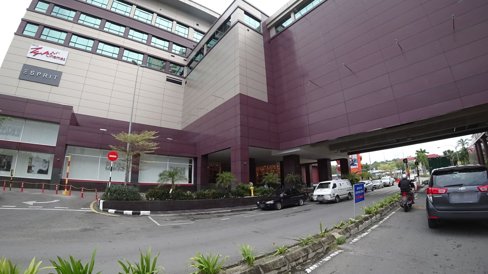 Street view near Imperial Apartment 19th Floor, Miri — © raito (CC BY-SA · Mapillary)