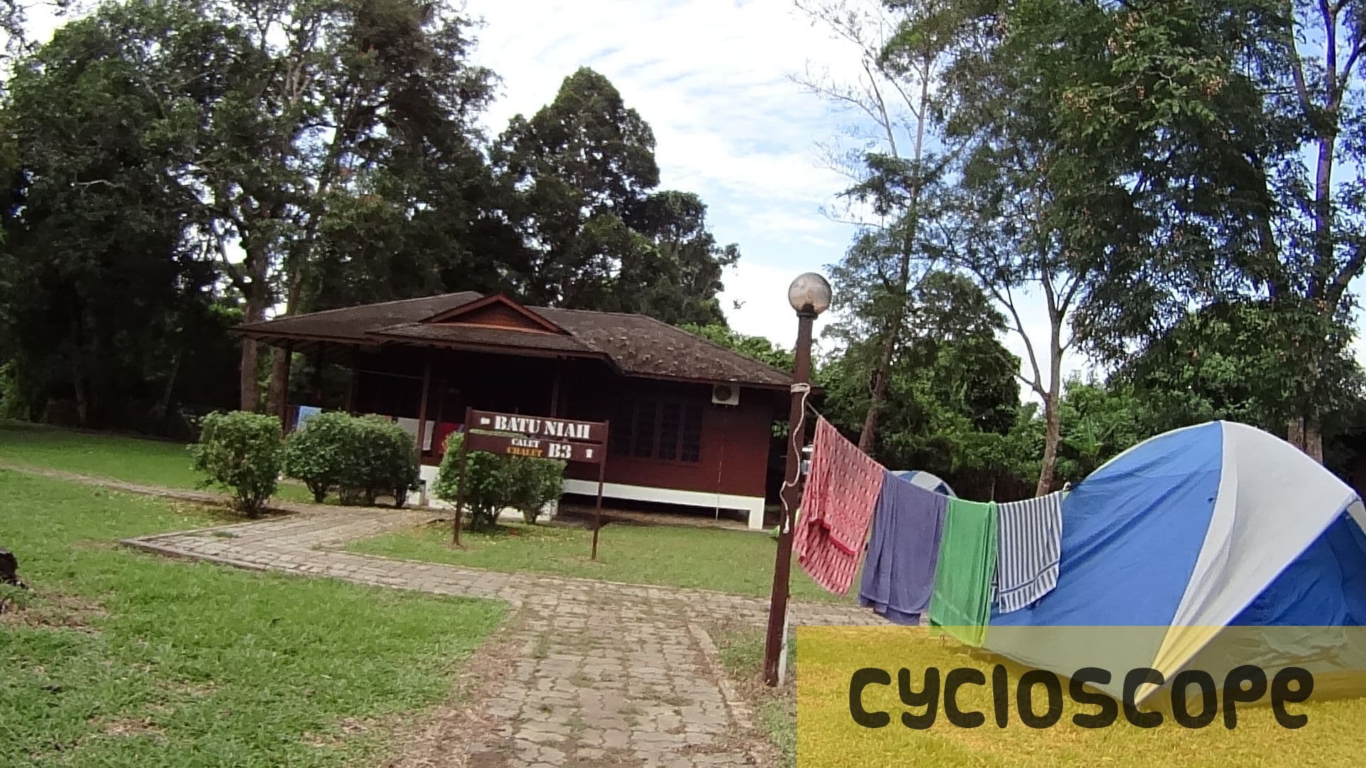 Street view near Forest Lodge Hostel 5, Niah — © cycloscope (CC BY-SA · Mapillary)