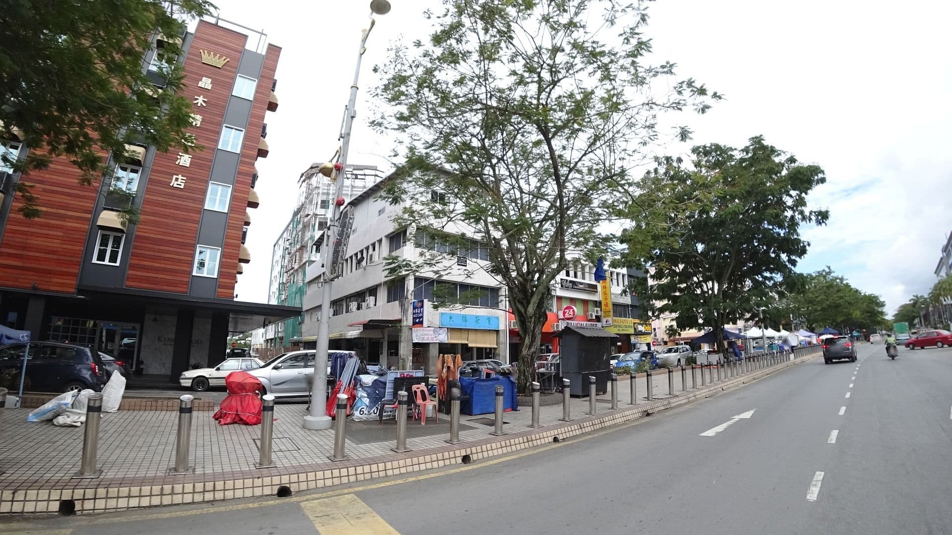 Street view near King Wood Hotel, Miri — © raito (CC BY-SA · Mapillary)