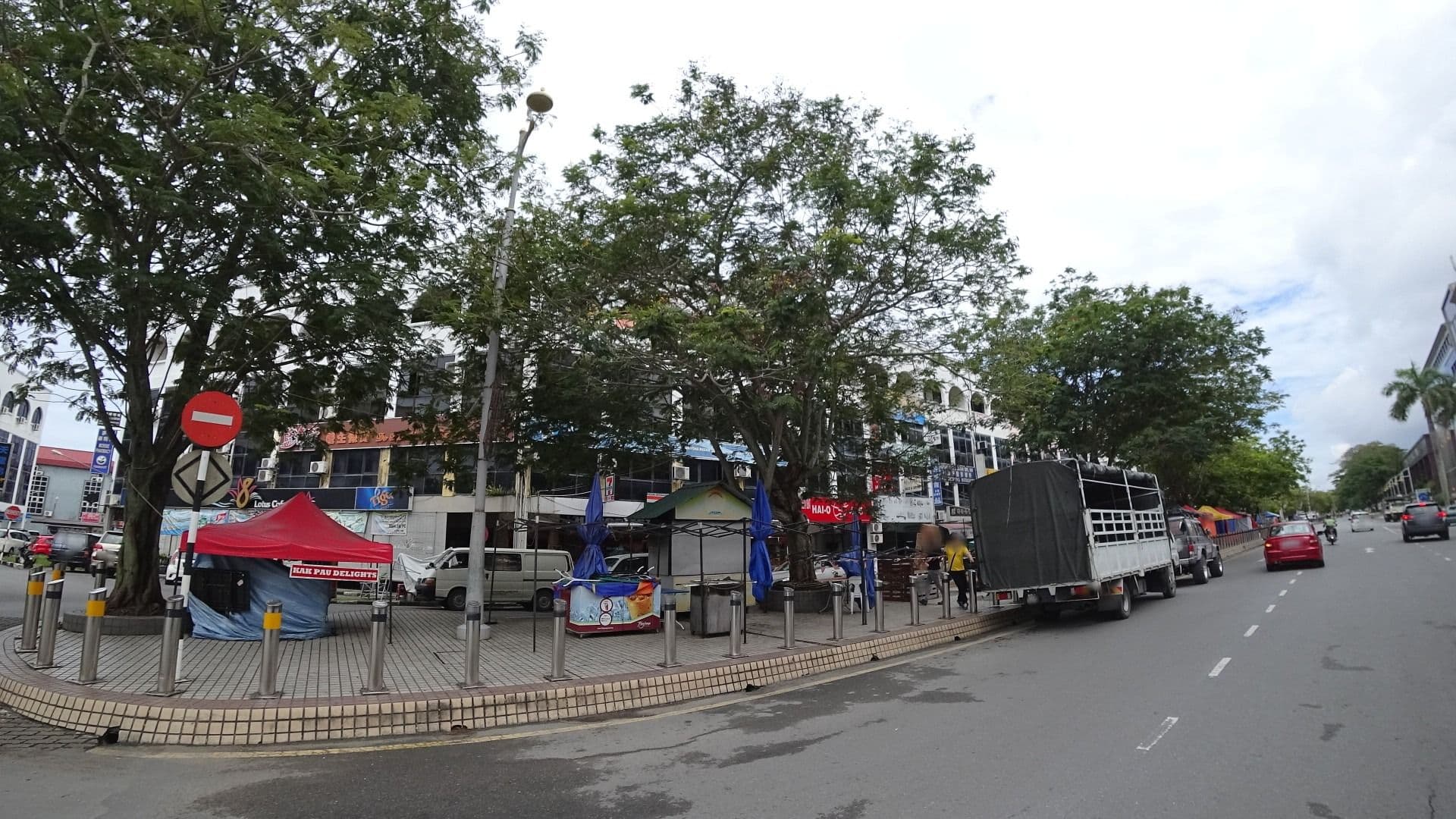 Street view near Dragon Inn 107, Miri — © raito (CC BY-SA · Mapillary)