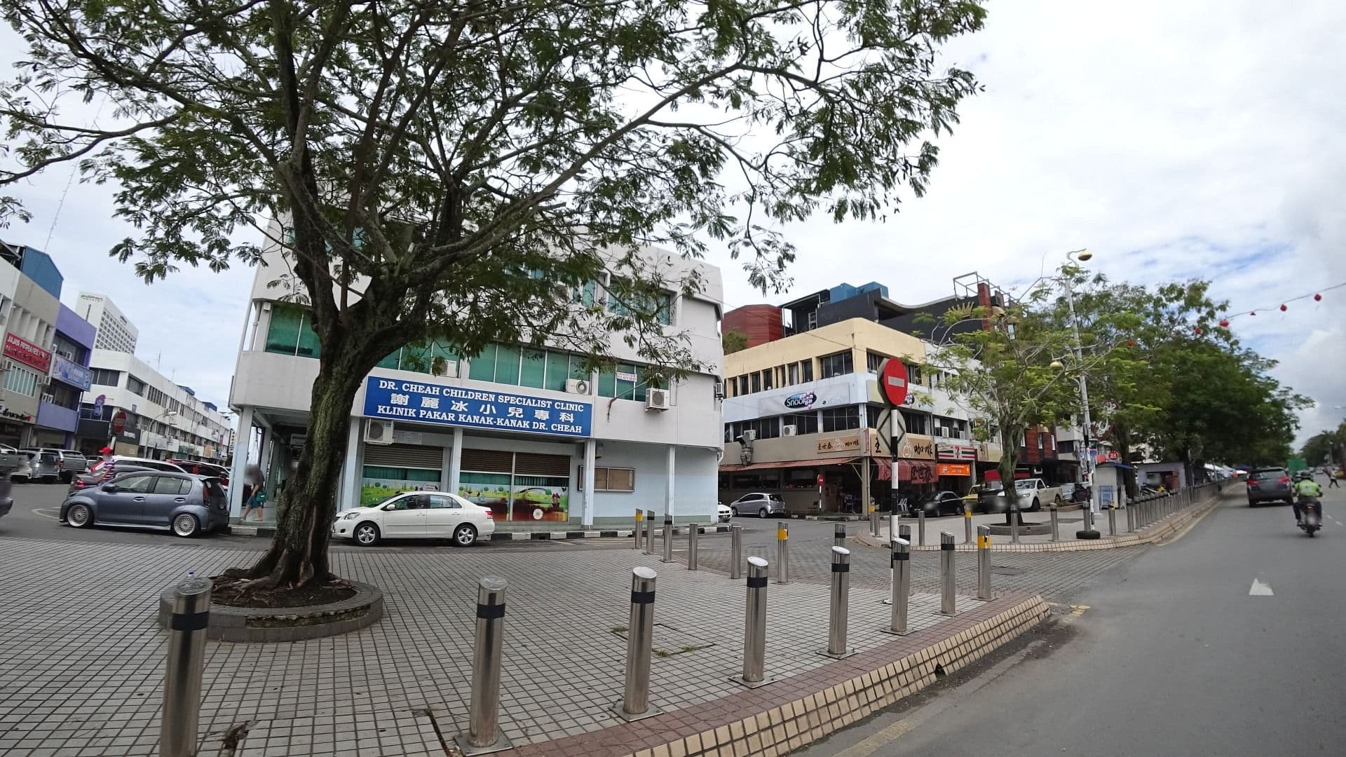 Street view near De Central Inn, Miri — © raito (CC BY-SA · Mapillary)
