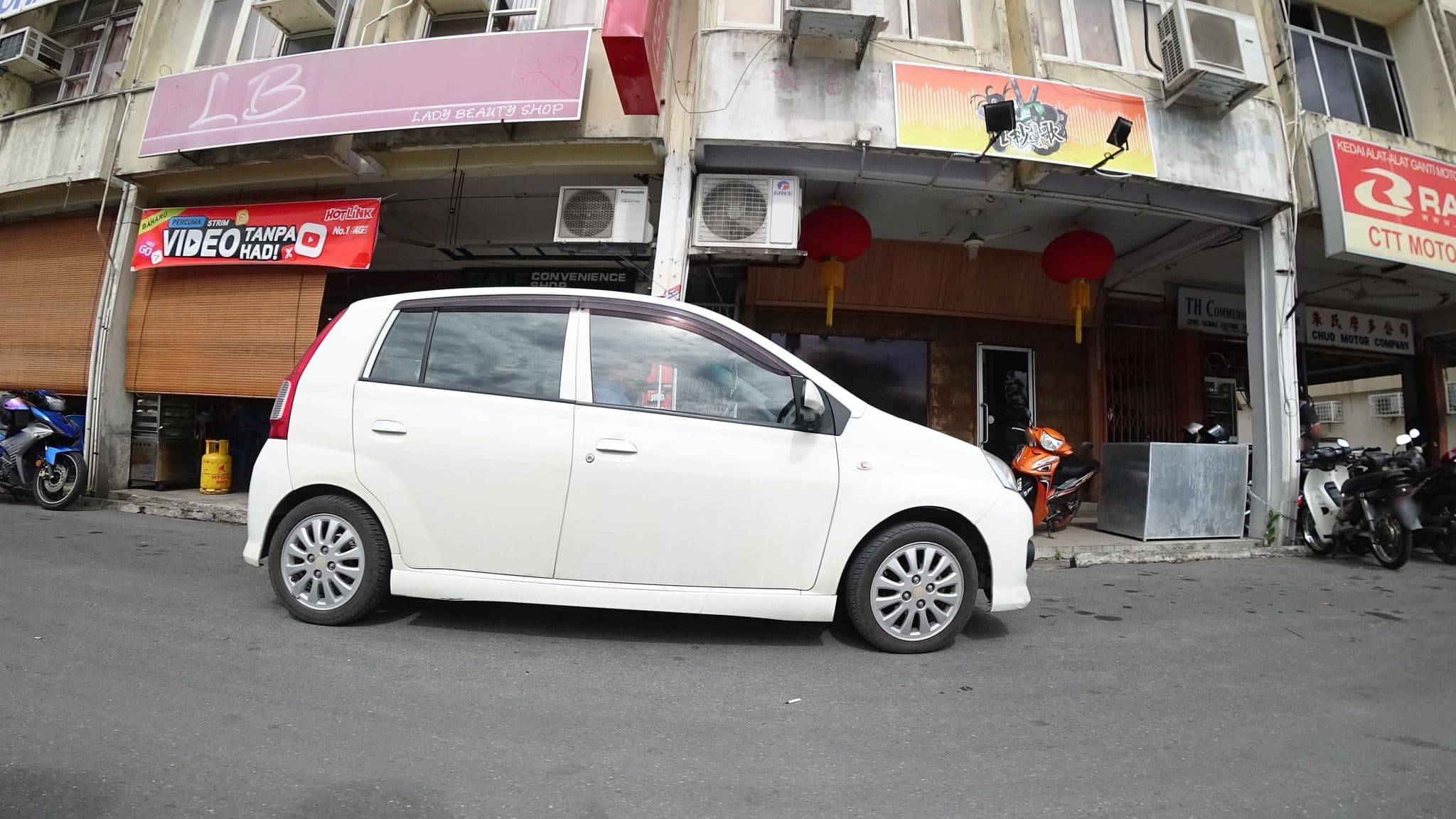Street view near Hota Inn, Limbang — © raito (CC BY-SA · Mapillary)
