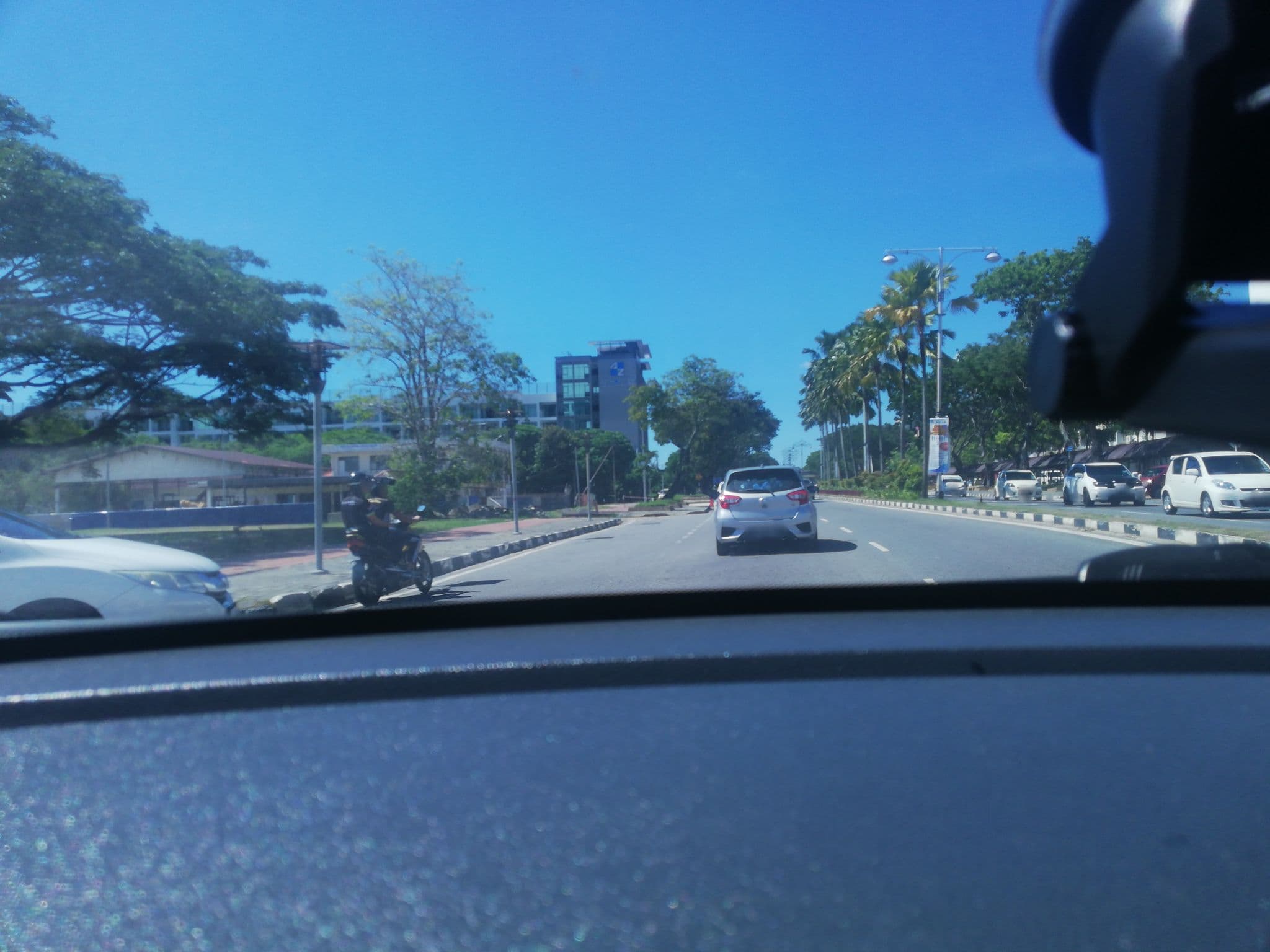 Street view near Apartment Hotel Labuan, Labuan — © agazslee (CC BY-SA · Mapillary)