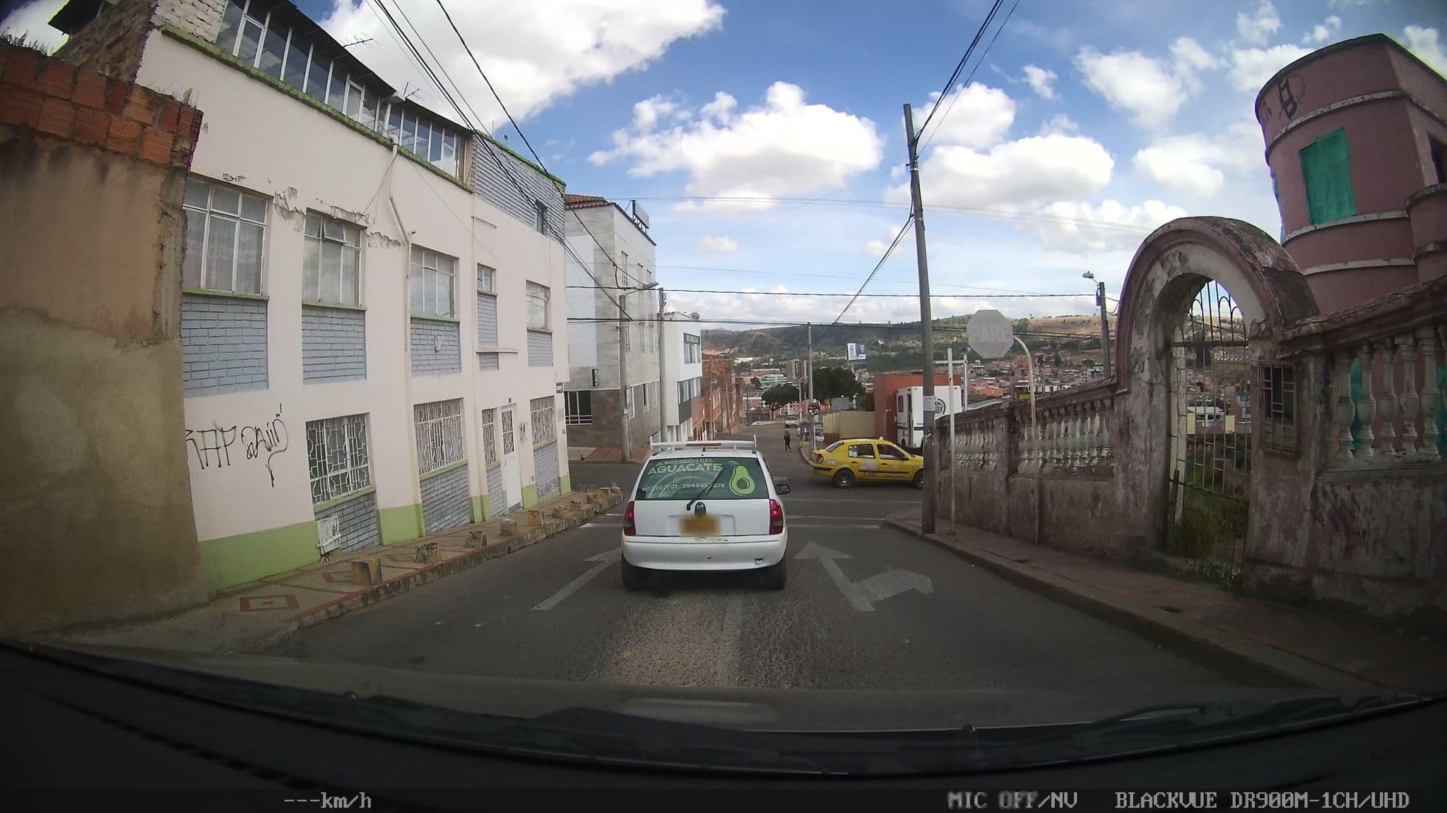 Street view near Hotel Girasol, Tunja — © kaart_4 (CC BY-SA · Mapillary)