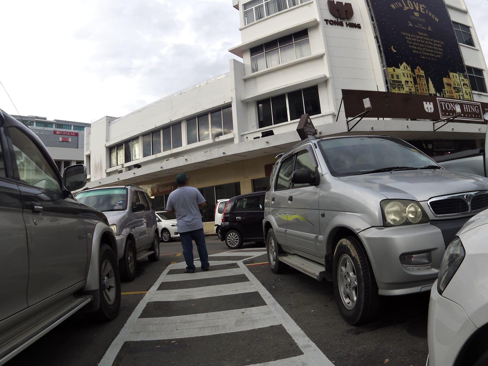 Street view near tang dynasty park hotel, Kota Kinabalu — © skillsy (CC BY-SA · Mapillary)
