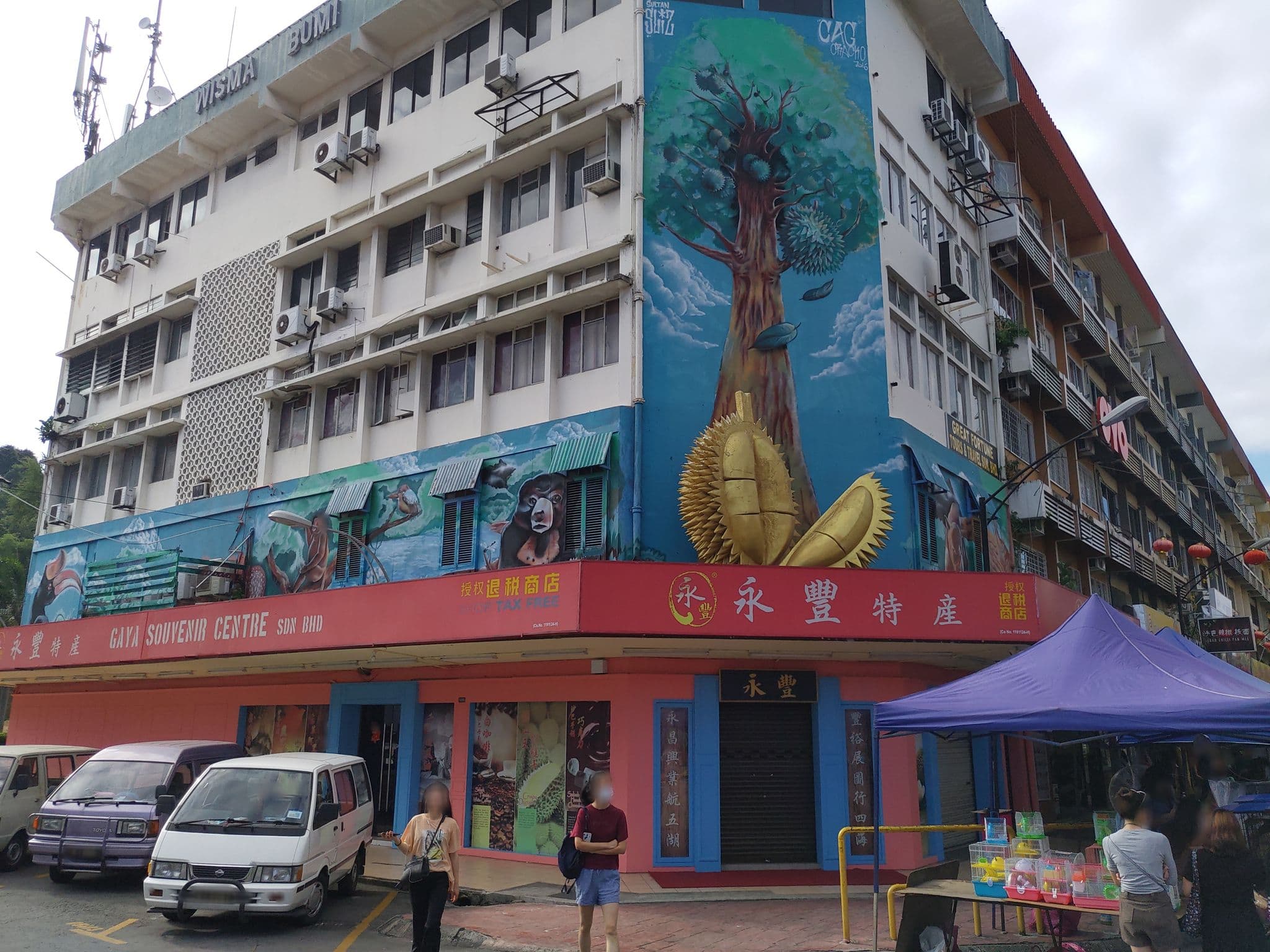 Street view near fat rhino hostel, Kota Kinabalu — © janvanbekkum (CC BY-SA · Mapillary)
