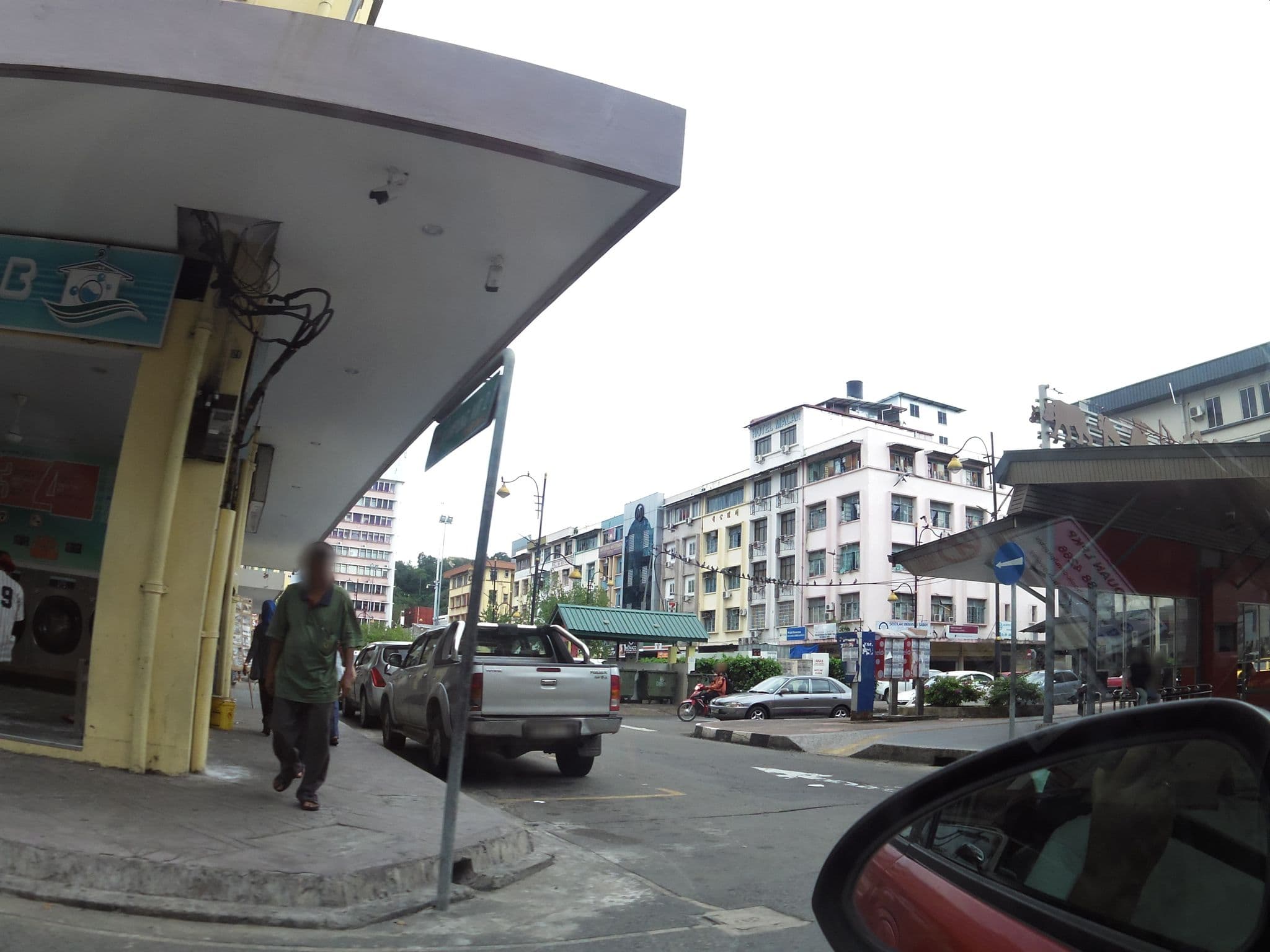 Street view near Le Meriden Hotel, Kota Kinabalu — © skillsy (CC BY-SA · Mapillary)