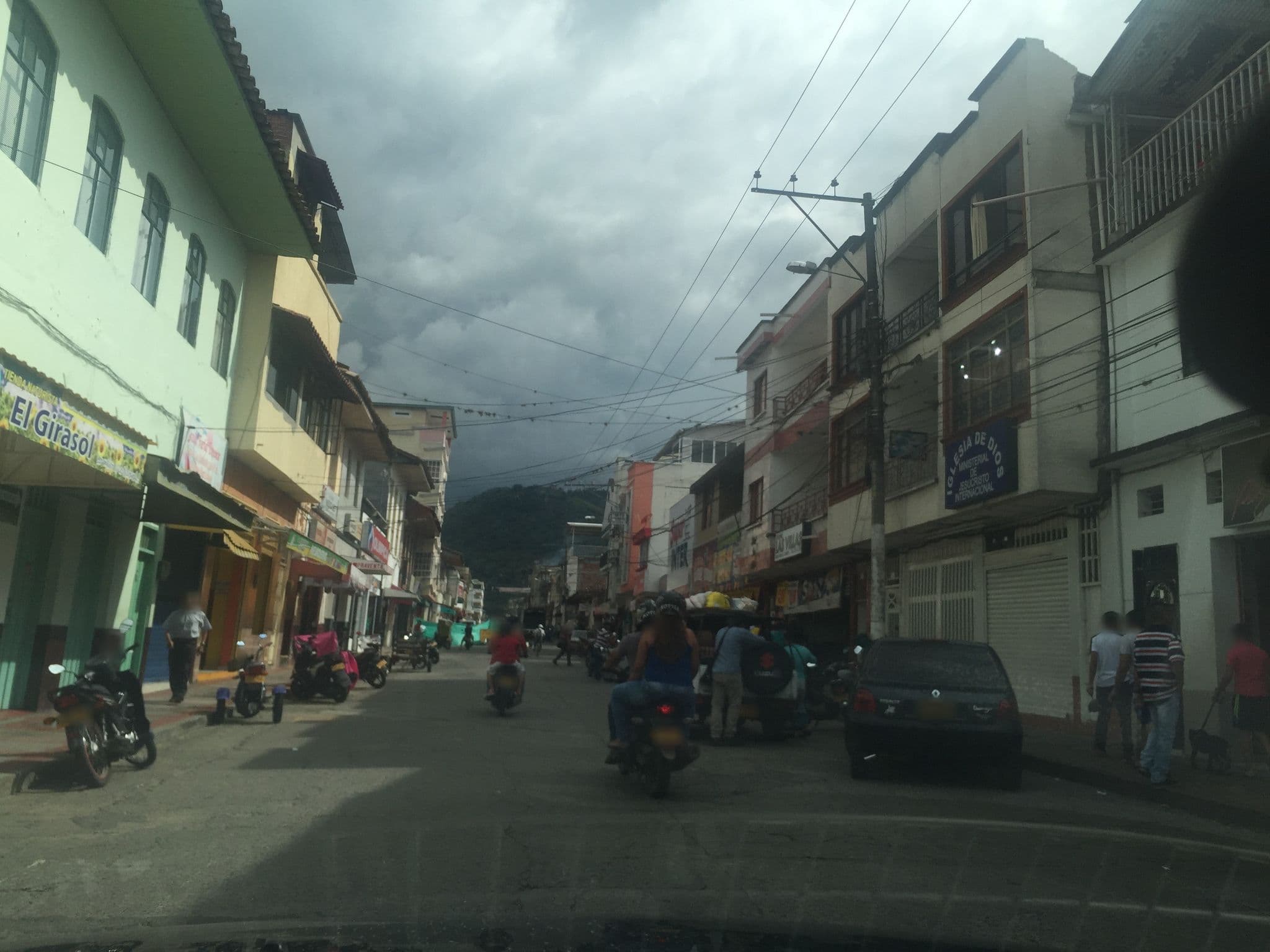 Street view near Las Villas, Caicedonia — © hk6f (CC BY-SA · Mapillary)