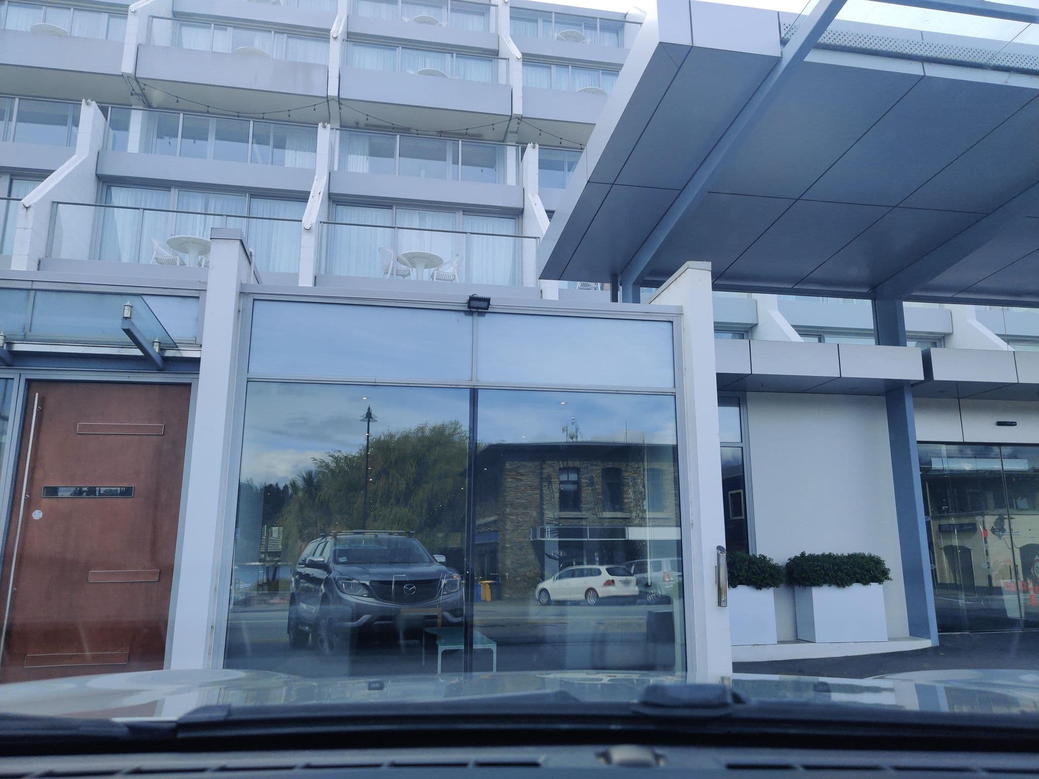 Street view near Lake Street, Queenstown — © elphix (CC BY-SA · Mapillary)