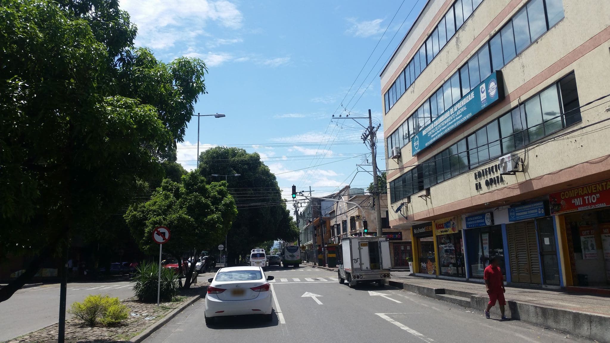 Street view near Edificio El Opita, Neiva — © ejegg (CC BY-SA · Mapillary)