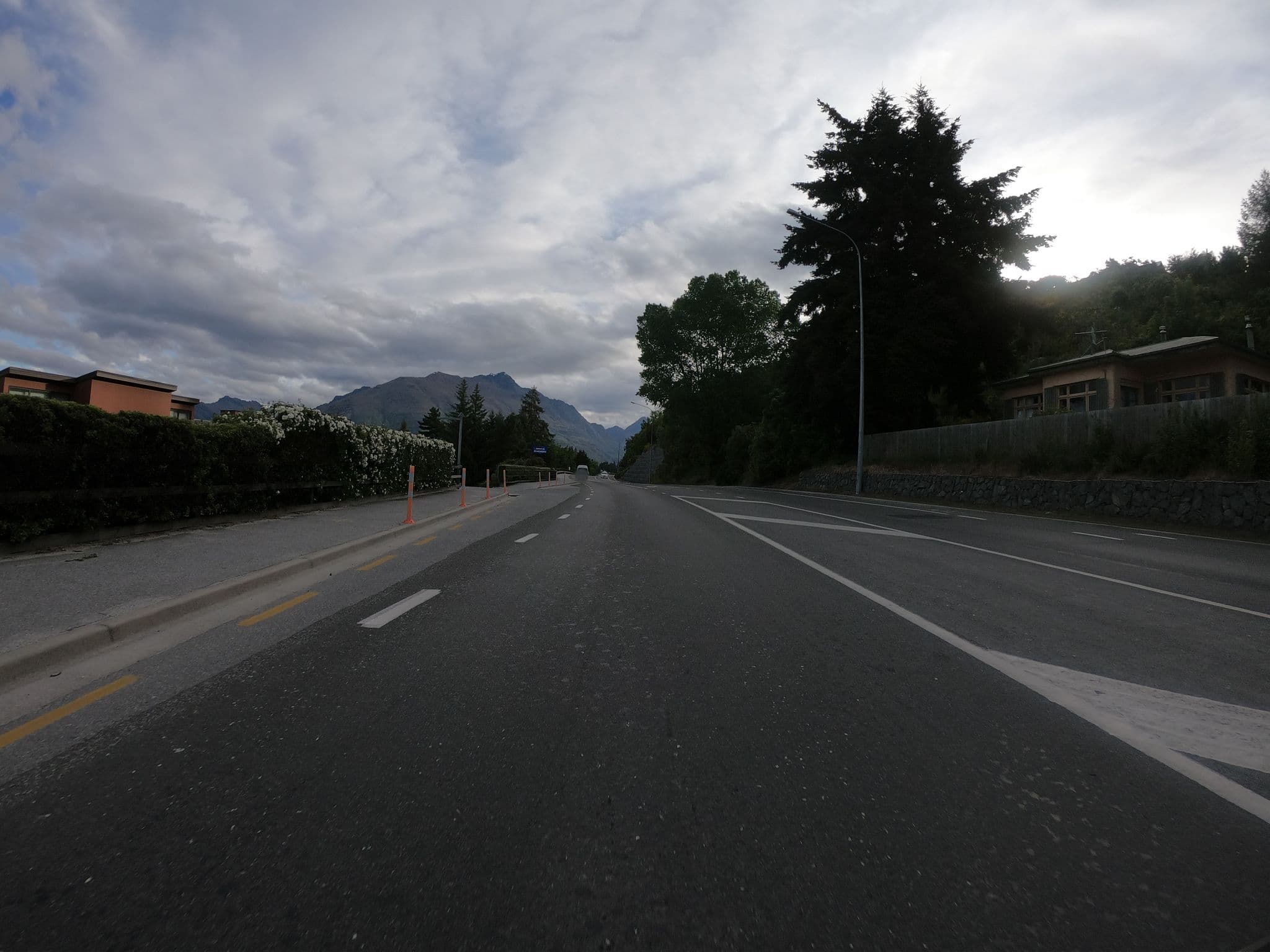 Street view near Oaks Shores, Queenstown — © eneerhut (CC BY-SA · Mapillary)