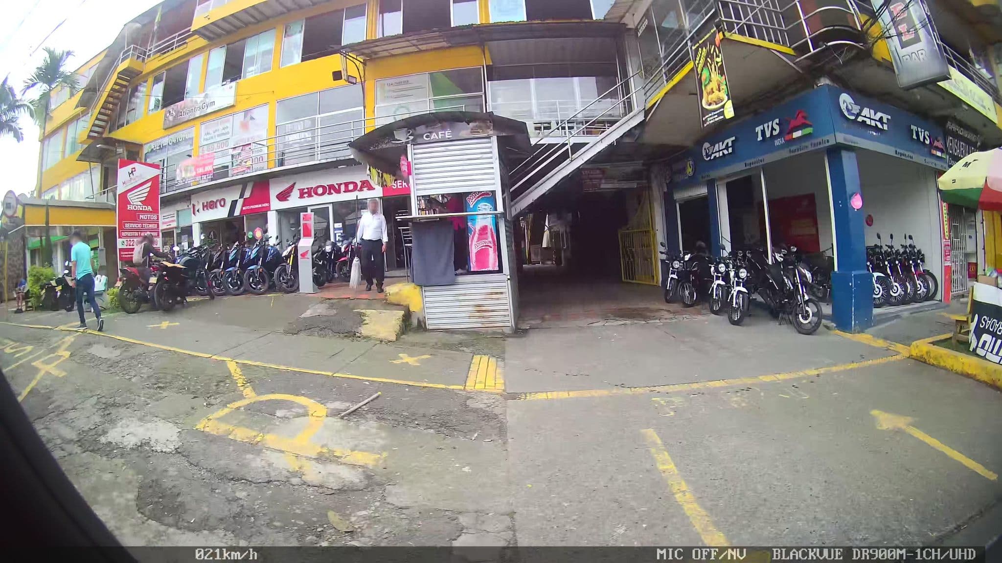 Street view near Hotel Yellow, Dosquebradas — © kaart_2 (CC BY-SA · Mapillary)